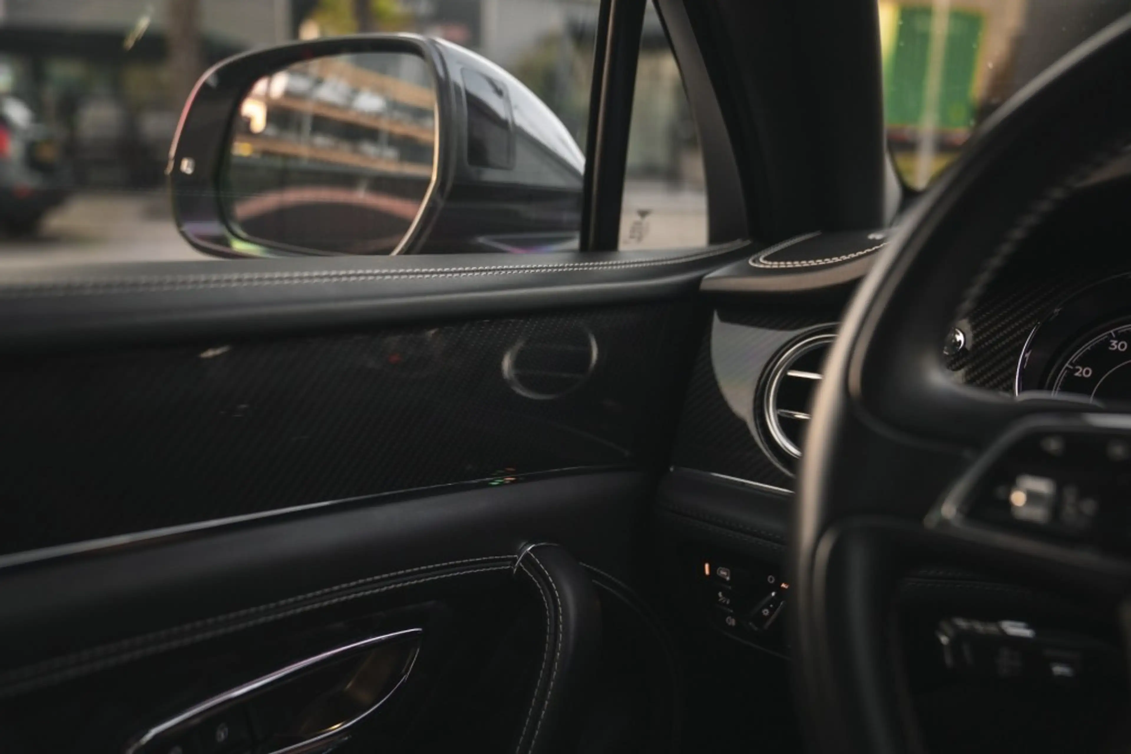 Bentley Bentayga 4.0 V8 Pano, nightvision, softclose, touring pack, — photo 27