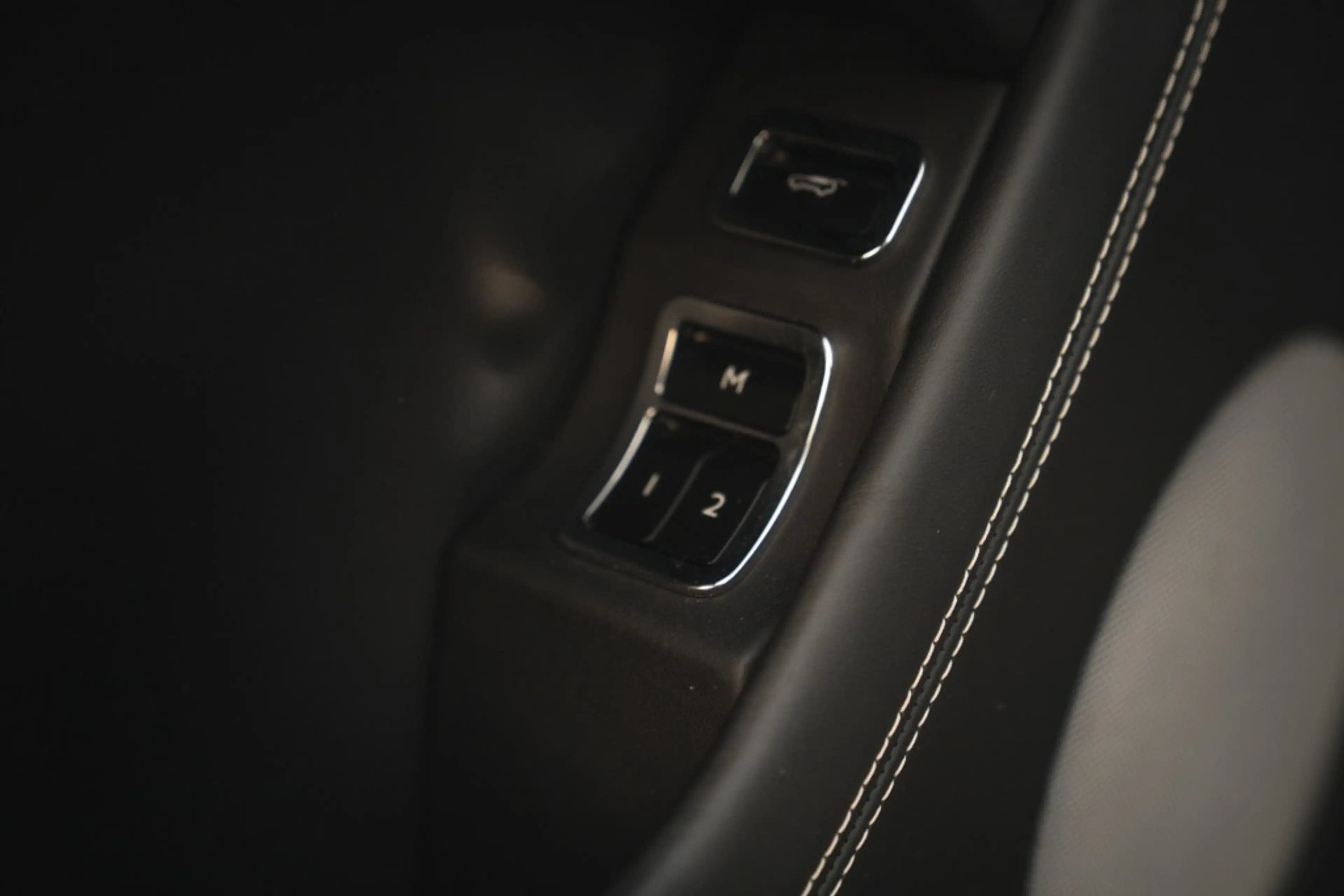 Bentley Bentayga 4.0 V8 Pano, nightvision, softclose, touring pack, — photo 19