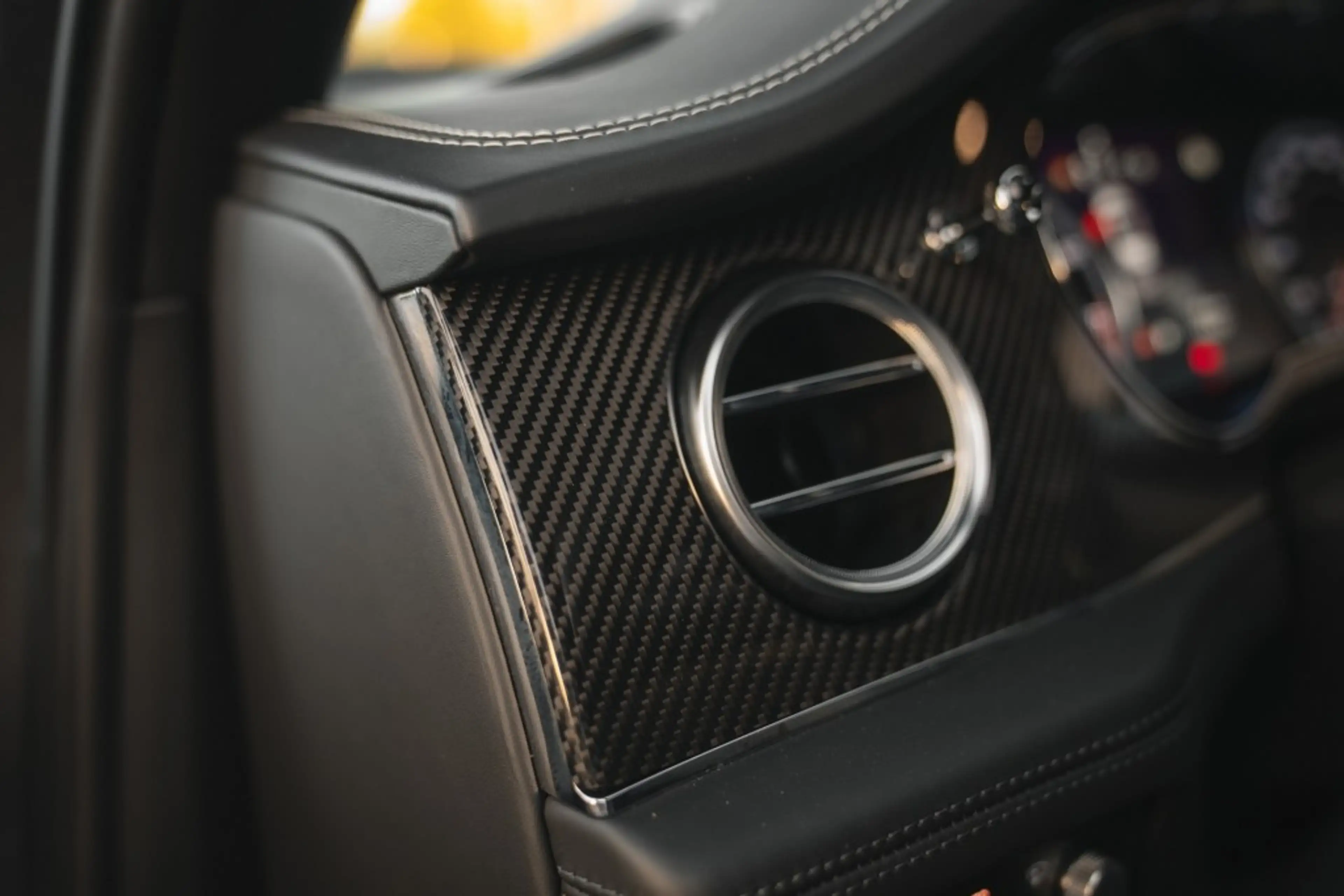 Bentley Bentayga 4.0 V8 Pano, nightvision, softclose, touring pack, — photo 21