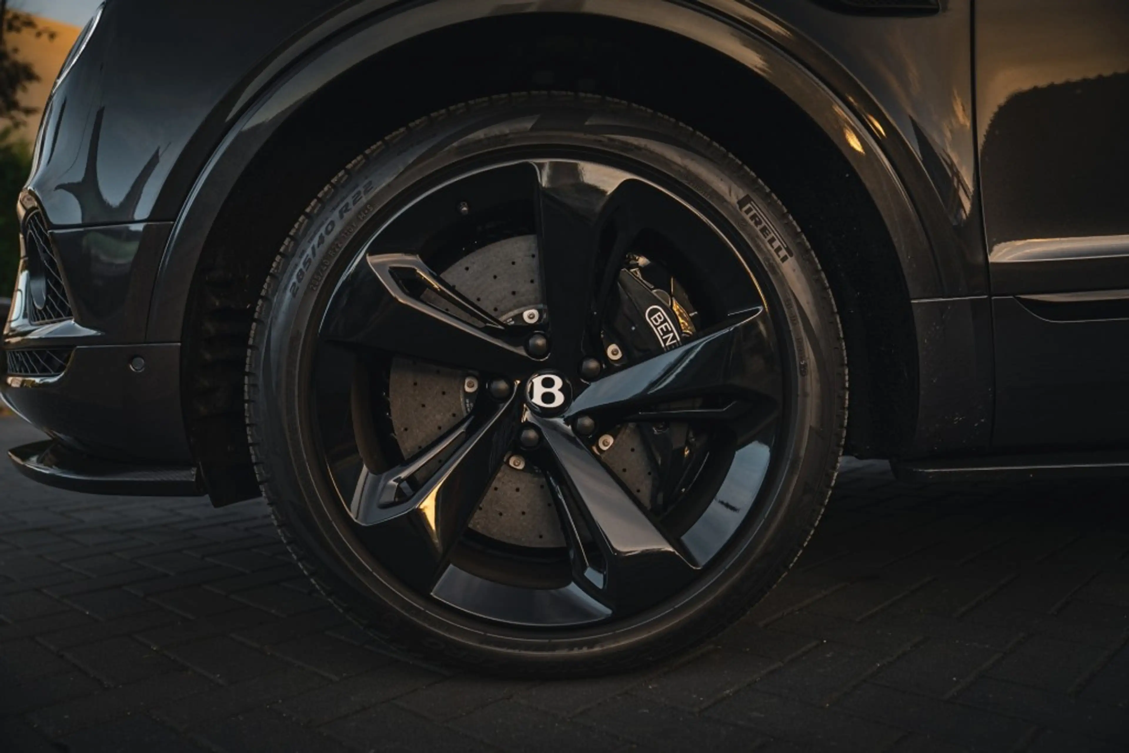 Bentley Bentayga 4.0 V8 Pano, nightvision, softclose, touring pack, — photo 7