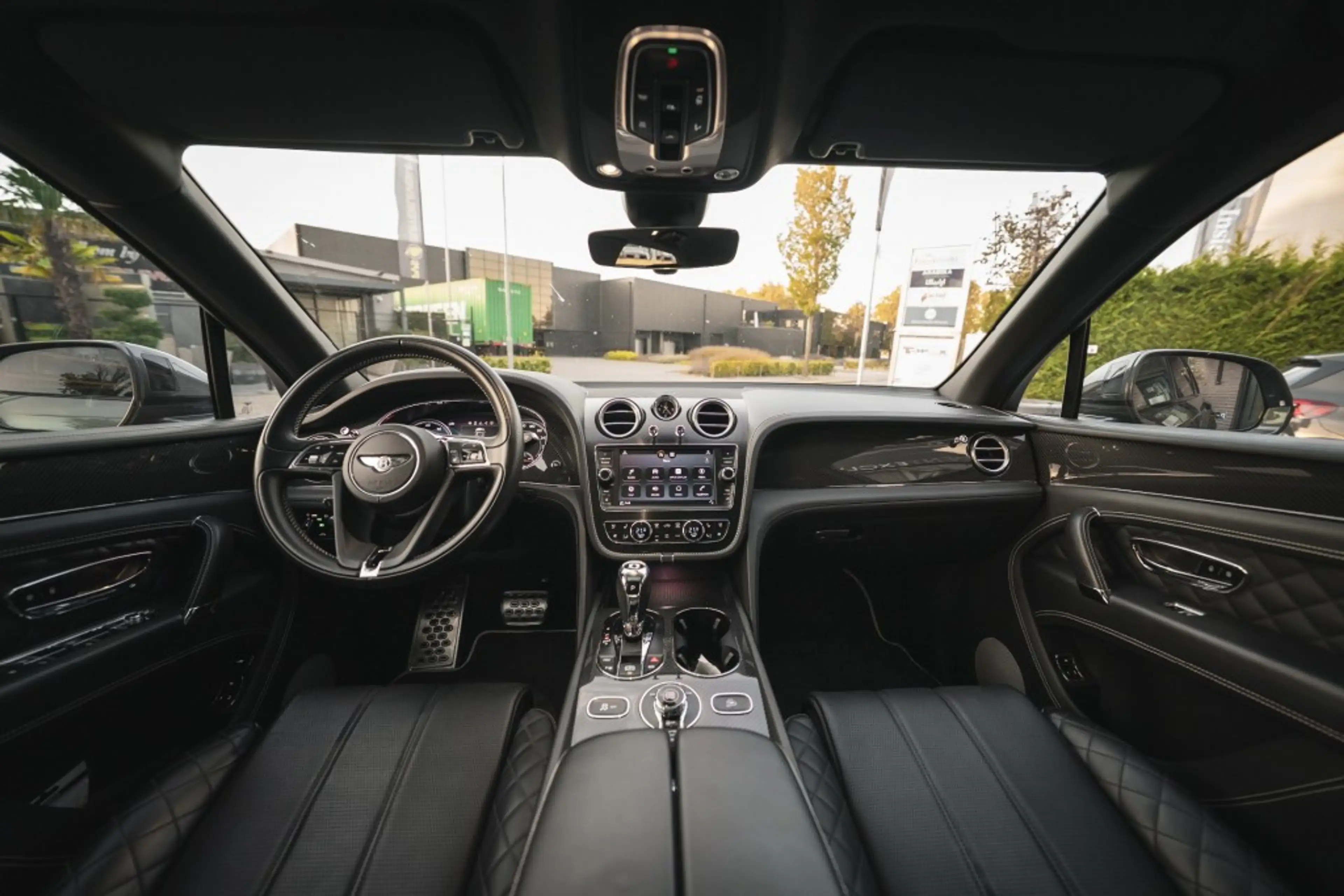 Bentley Bentayga 4.0 V8 Pano, nightvision, softclose, touring pack, — photo 12