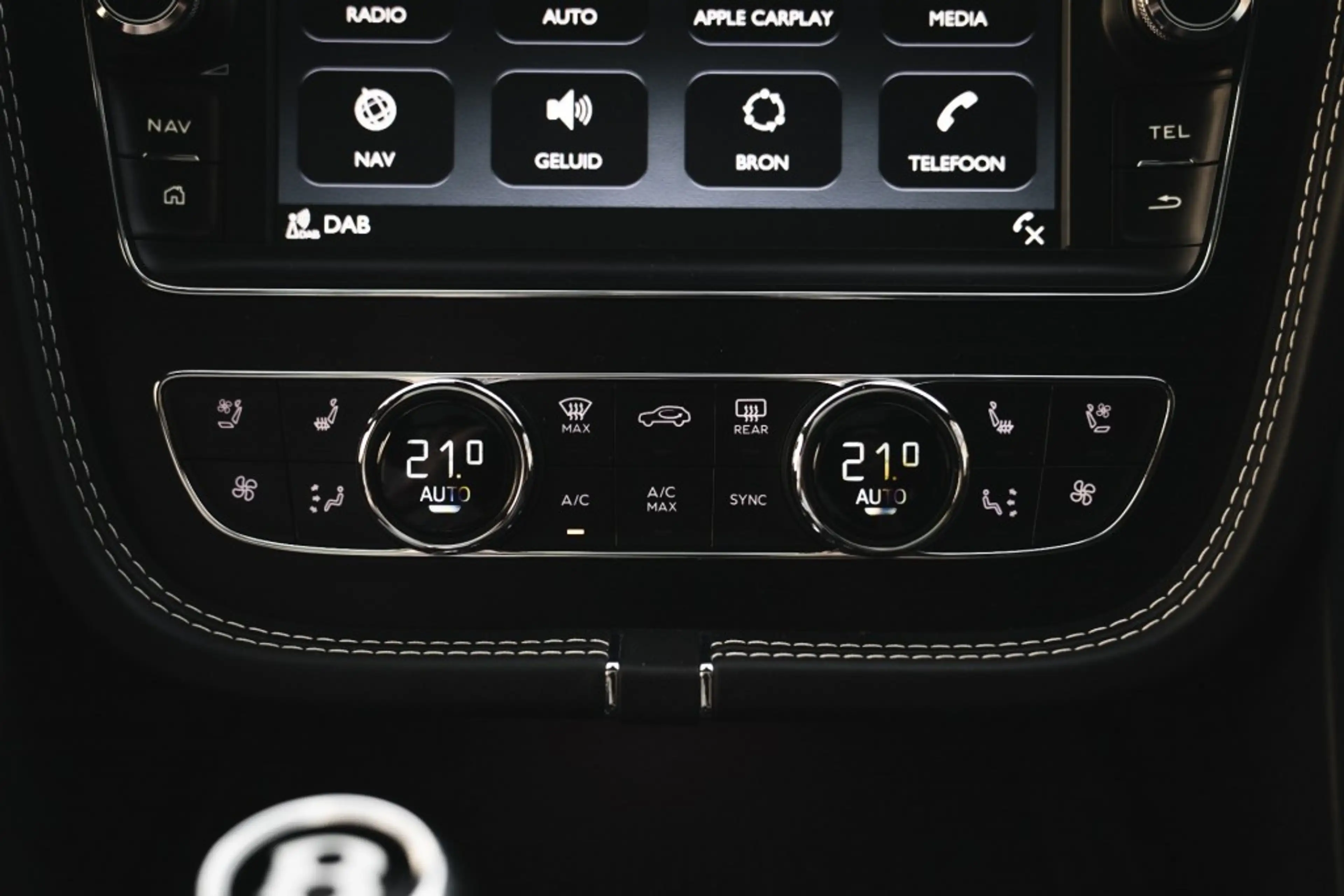 Bentley Bentayga 4.0 V8 Pano, nightvision, softclose, touring pack, — photo 35
