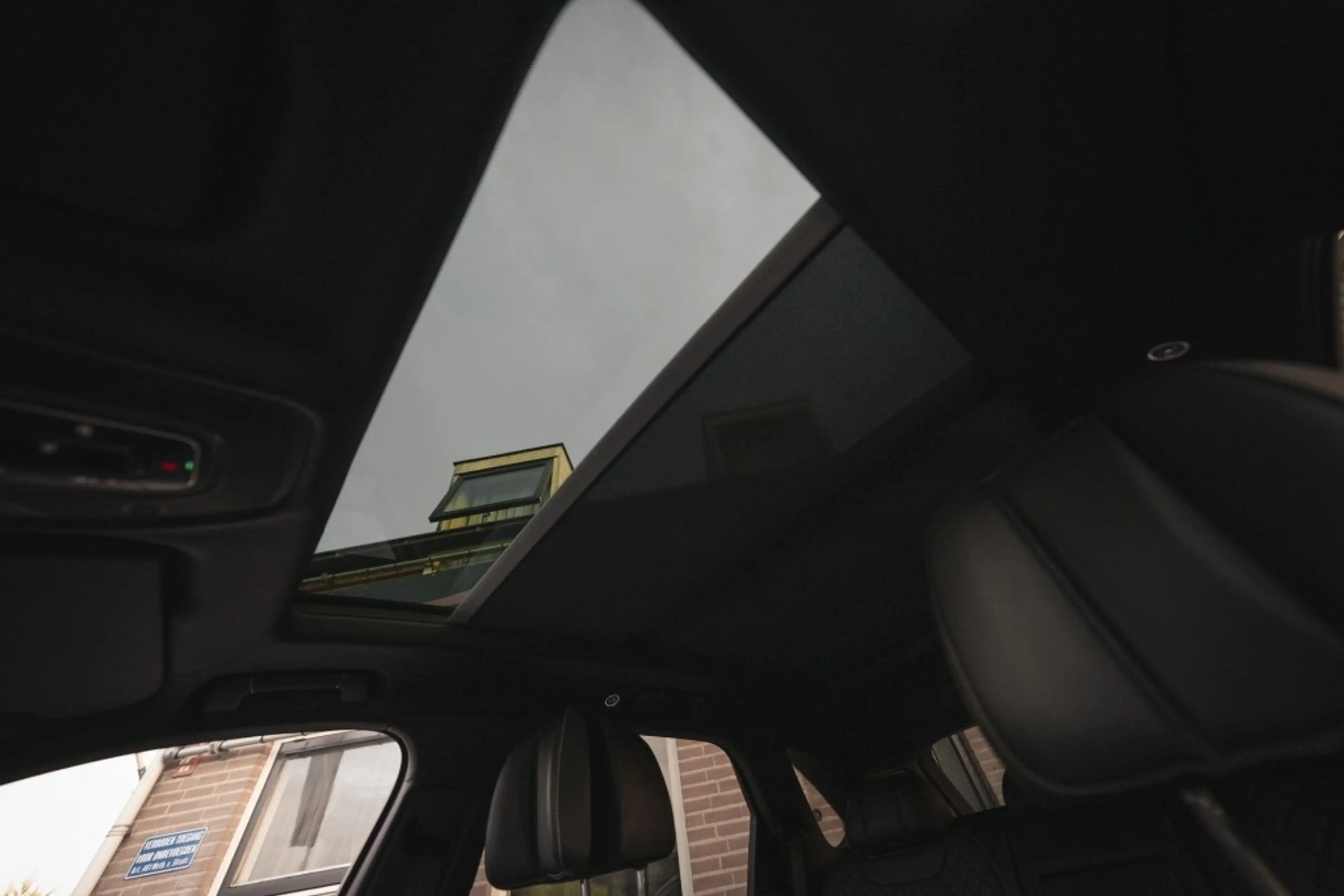 Bentley Bentayga 4.0 V8 Pano, nightvision, softclose, touring pack, — photo 50
