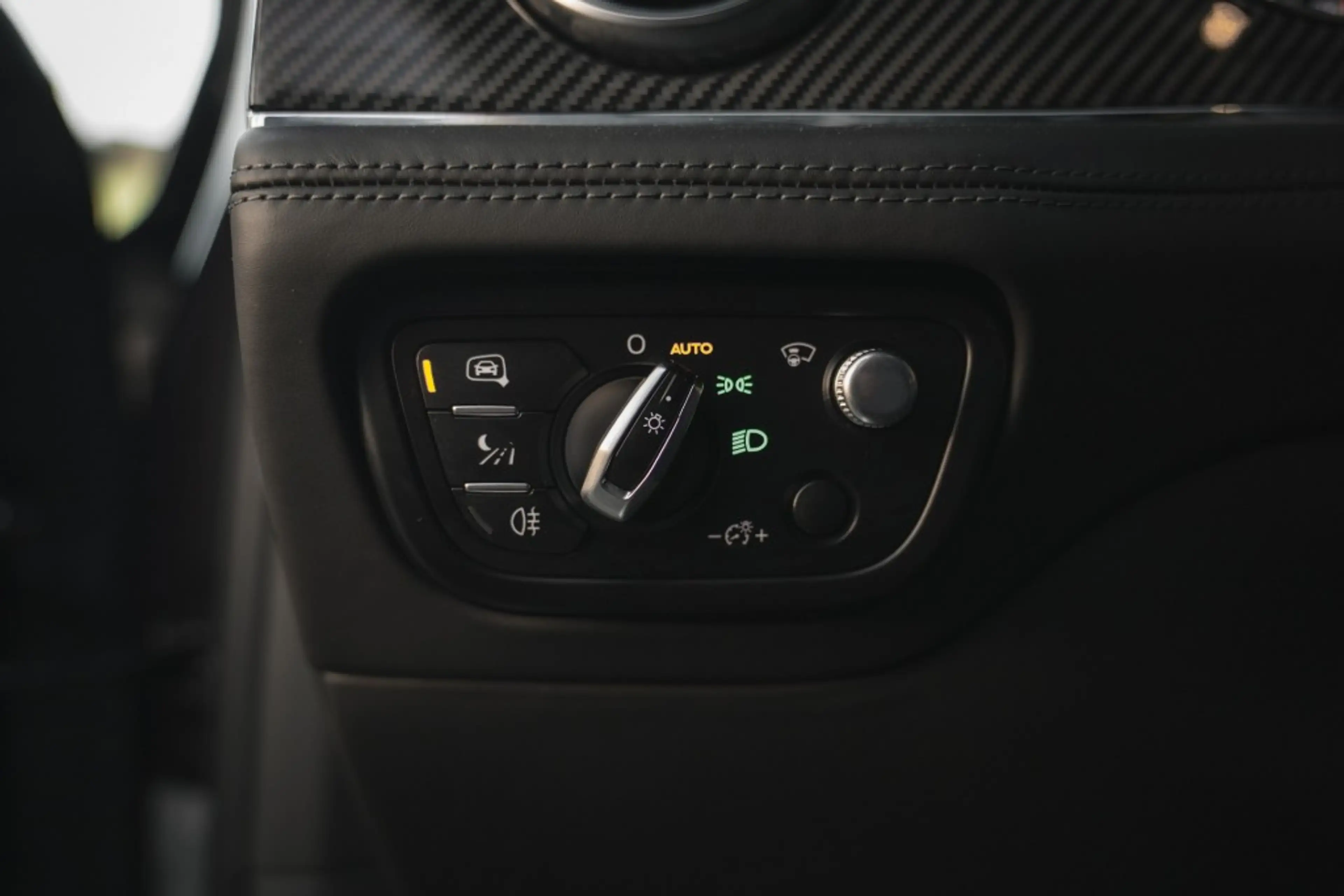 Bentley Bentayga 4.0 V8 Pano, nightvision, softclose, touring pack, — photo 20