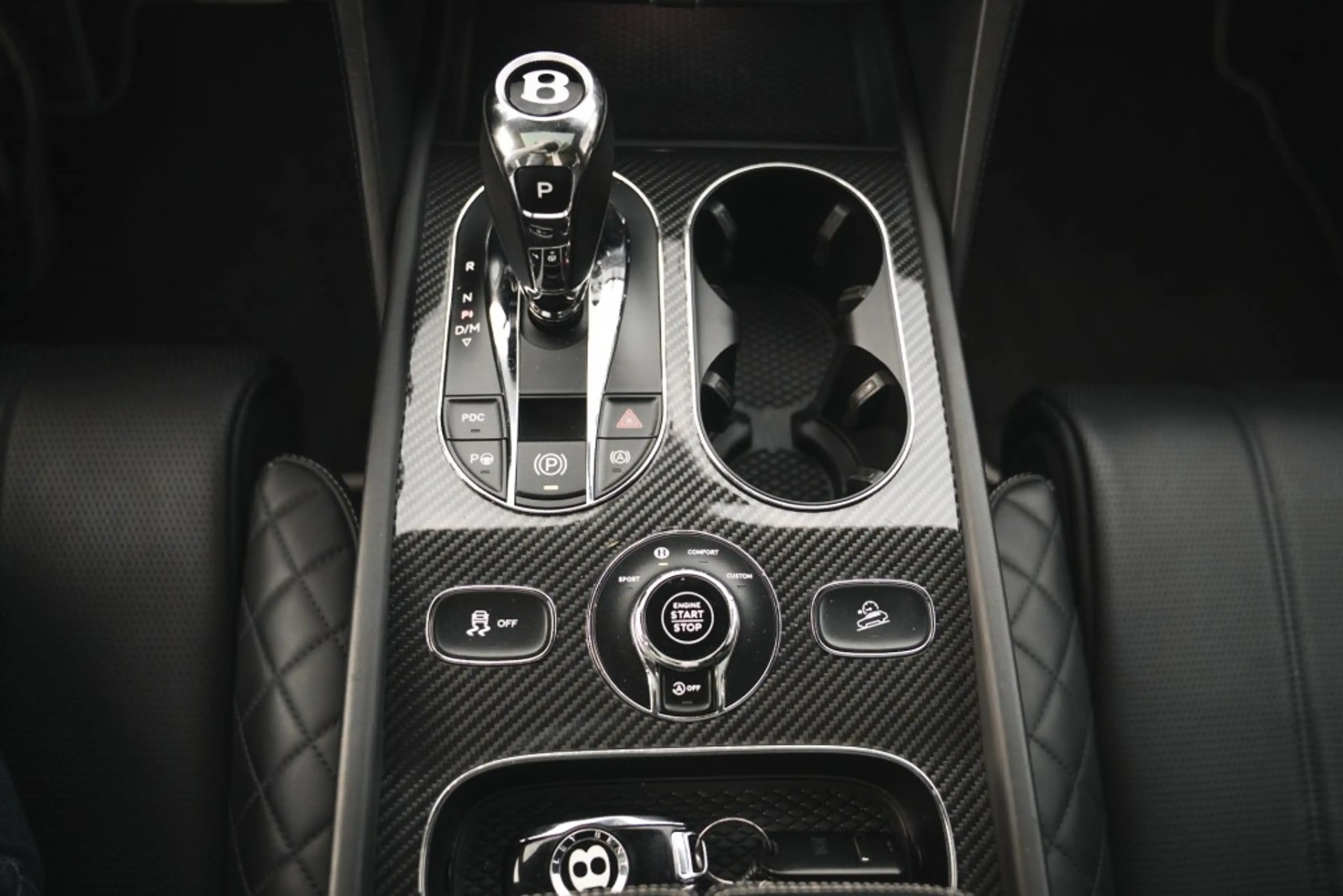 Bentley Bentayga 4.0 V8 Pano, nightvision, softclose, touring pack, — photo 39