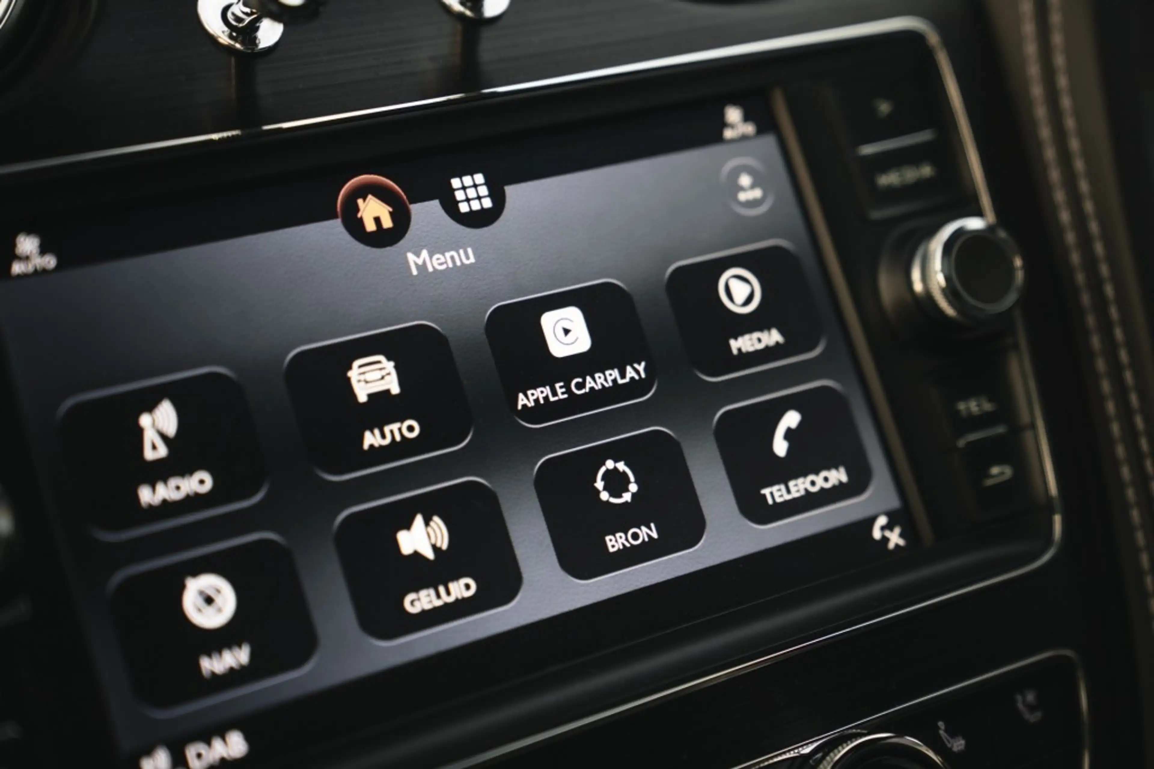 Bentley Bentayga 4.0 V8 Pano, nightvision, softclose, touring pack, — photo 33