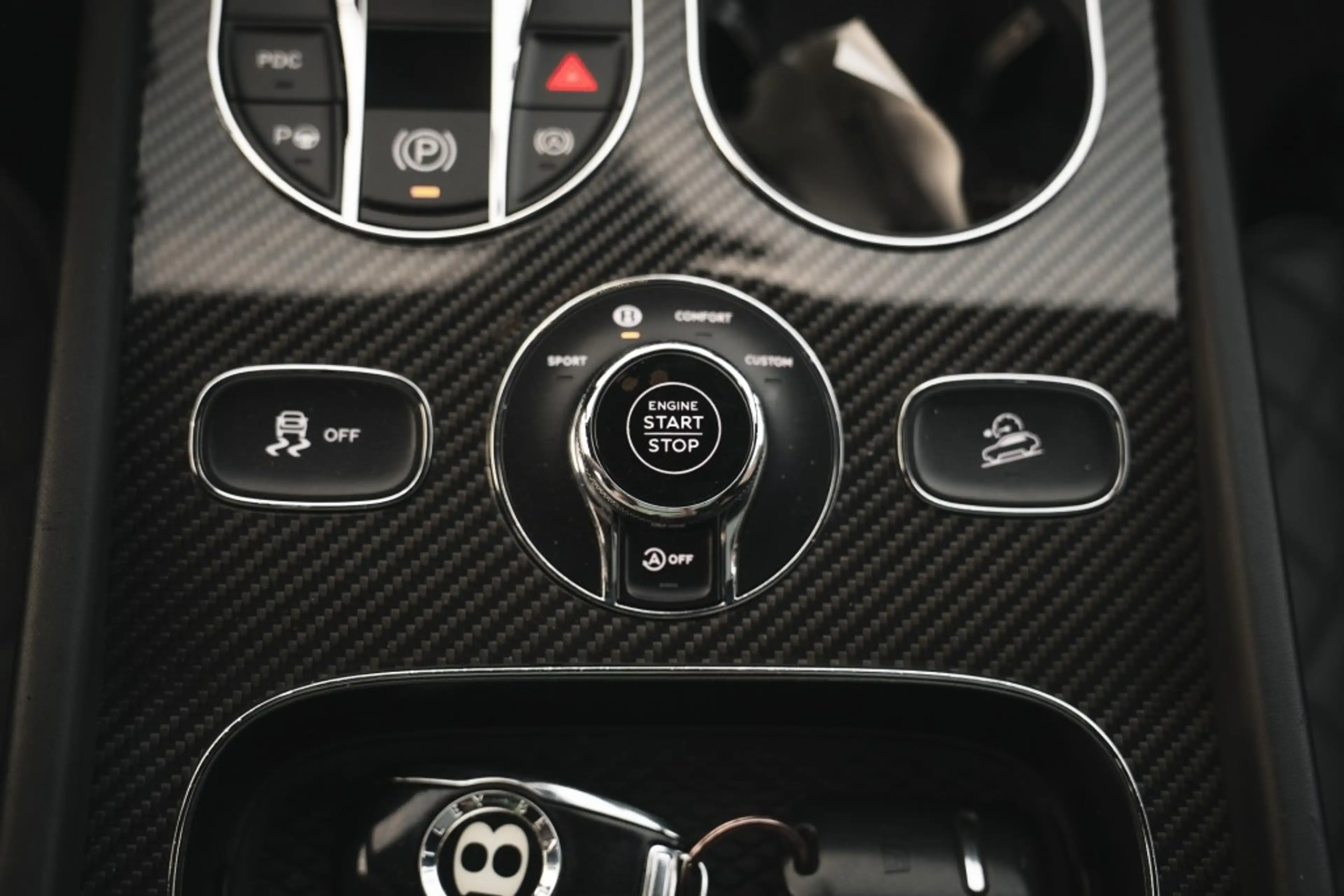 Bentley Bentayga 4.0 V8 Pano, nightvision, softclose, touring pack, — photo 44