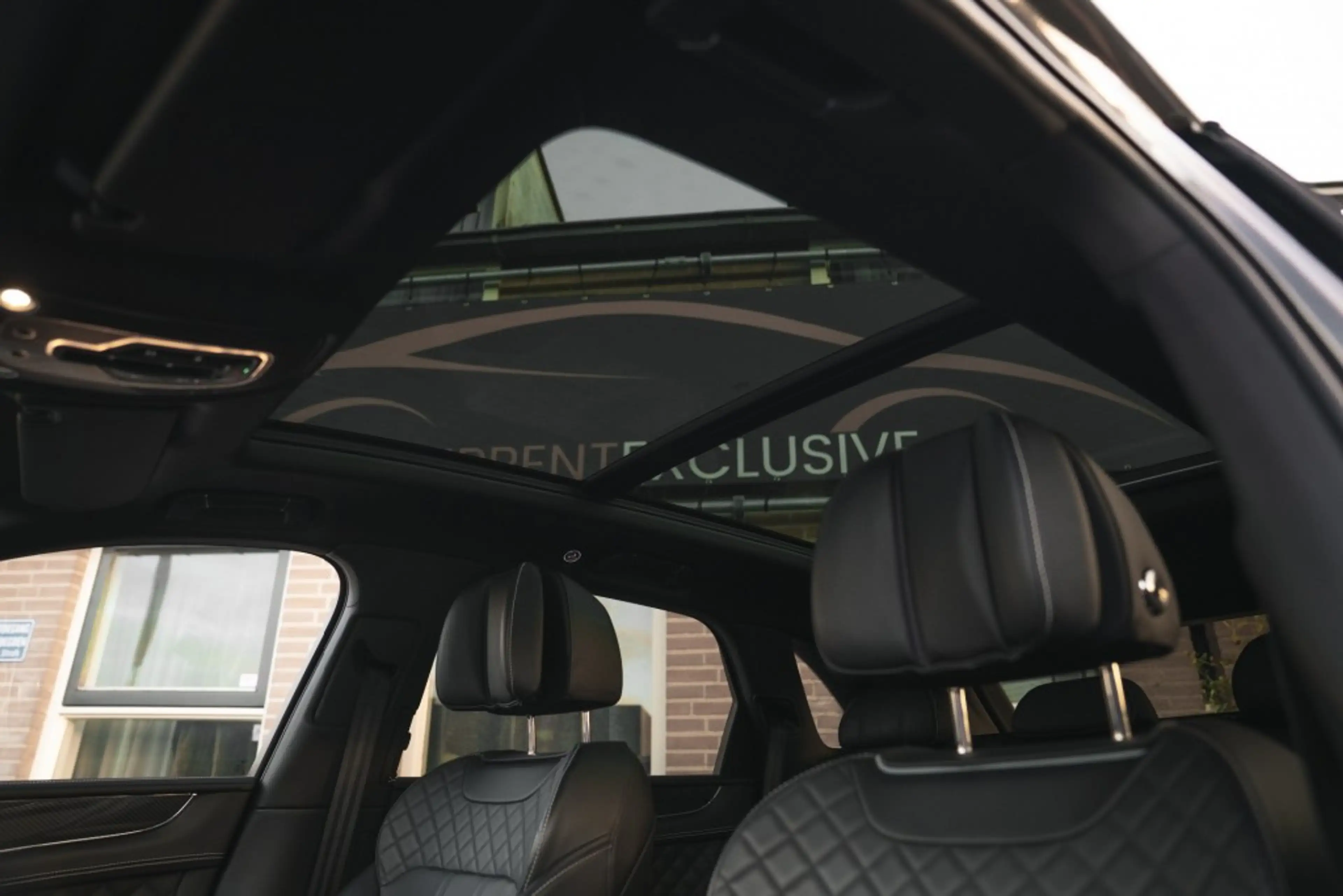 Bentley Bentayga 4.0 V8 Pano, nightvision, softclose, touring pack, — photo 49