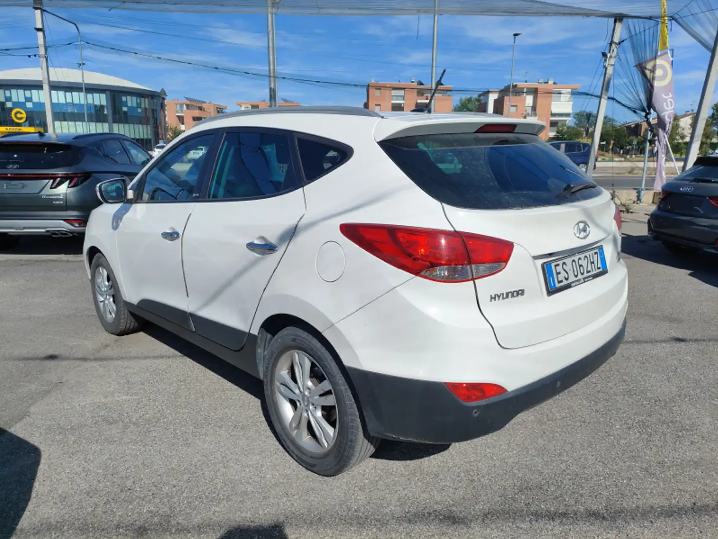 Hyundai iX35 1.7 CRDi 2WD Xpossible Biały - 2
