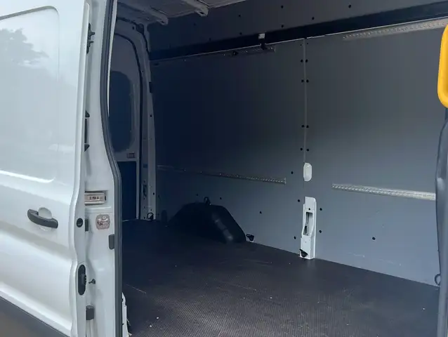 Ford Transit view 13