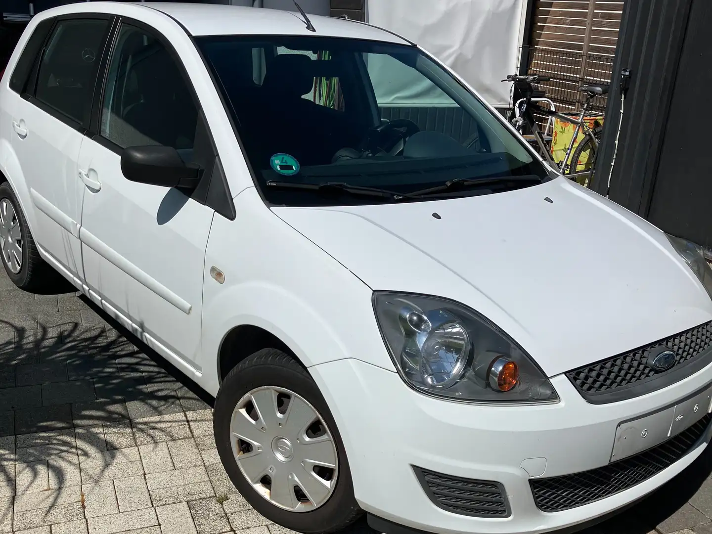 Ford Fiesta 1.3 44kW, Klima, weiß, alle KD, TÜV neu Weiß - 1