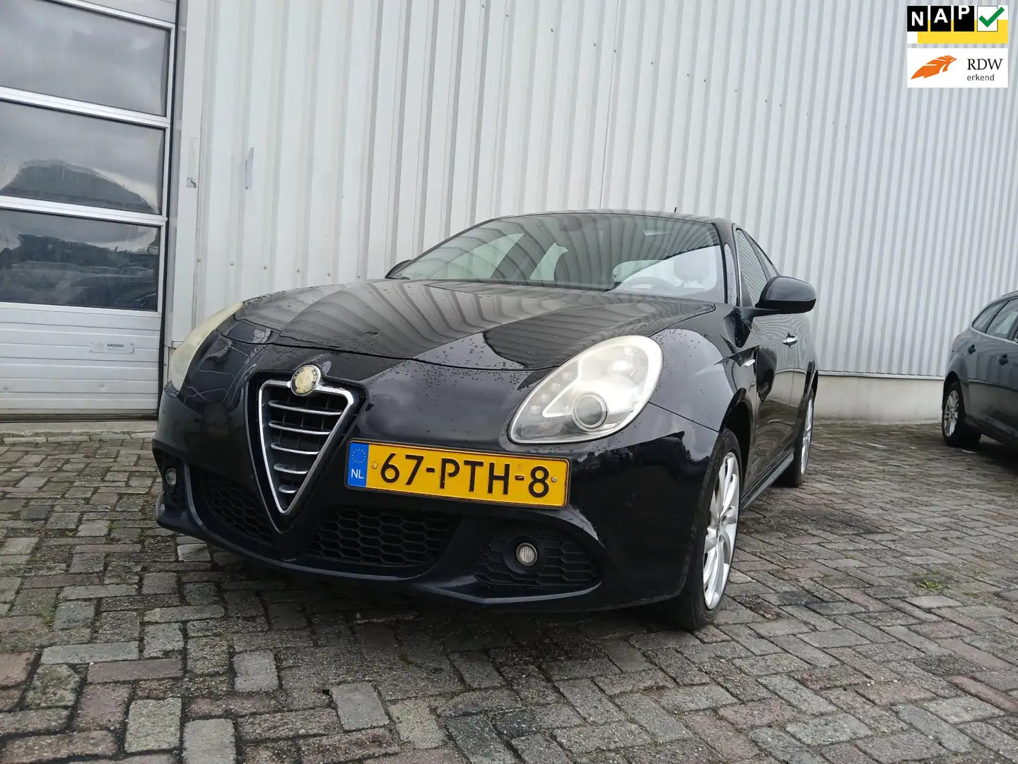 Alfa Romeo Giulietta 1.4 T Distinctive - Clima - Cruise - Start niet - Zwart - 1