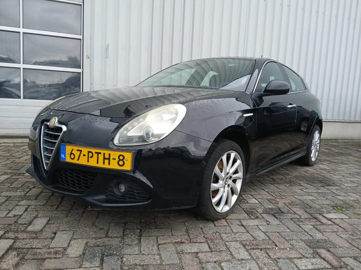 Alfa Romeo Giulietta 1.4 T Distinctive - Clima - Cruise - Start niet - Zwart - 2
