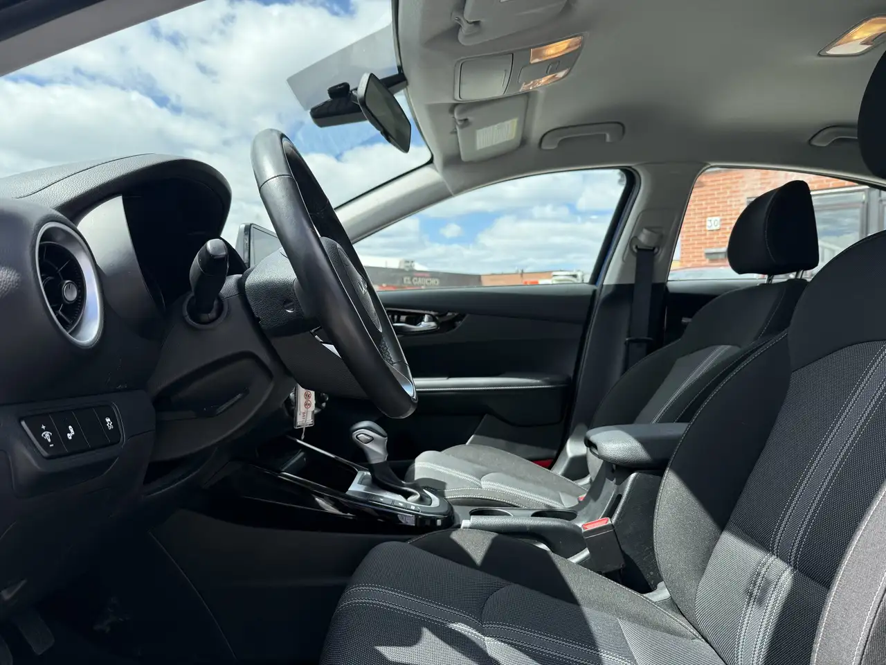 Kia Forte снимка Kia Forte