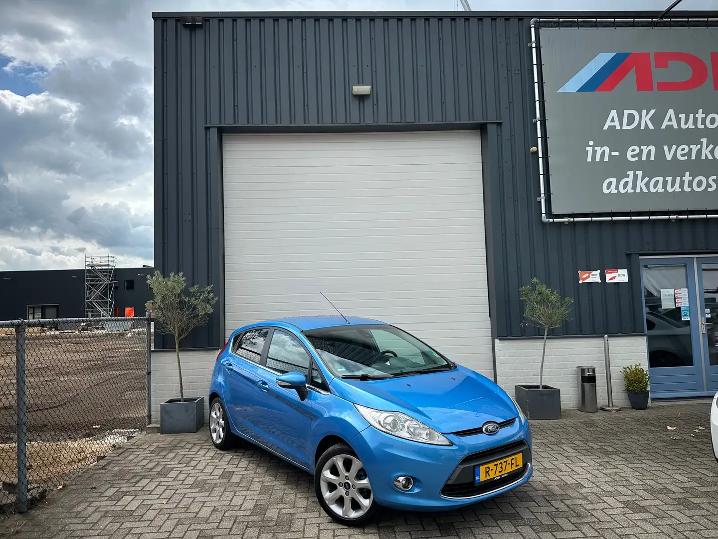 Ford Fiesta 1.25 Ghia STOELVERW/CLIMA/TREKHAAK/PDC/LM VELGEN Blauw - 2