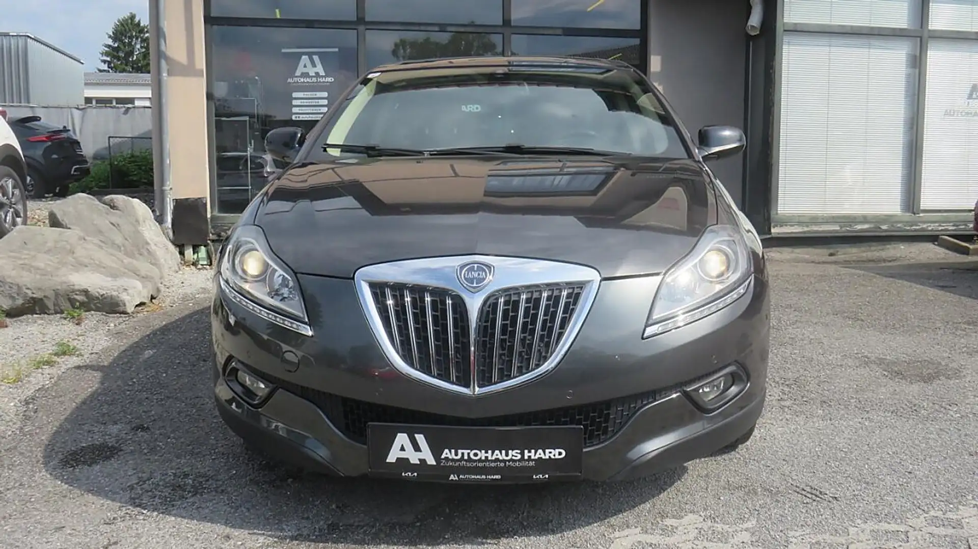 Lancia Delta 1,6 Multijet Platino Selectronic Grau - 2