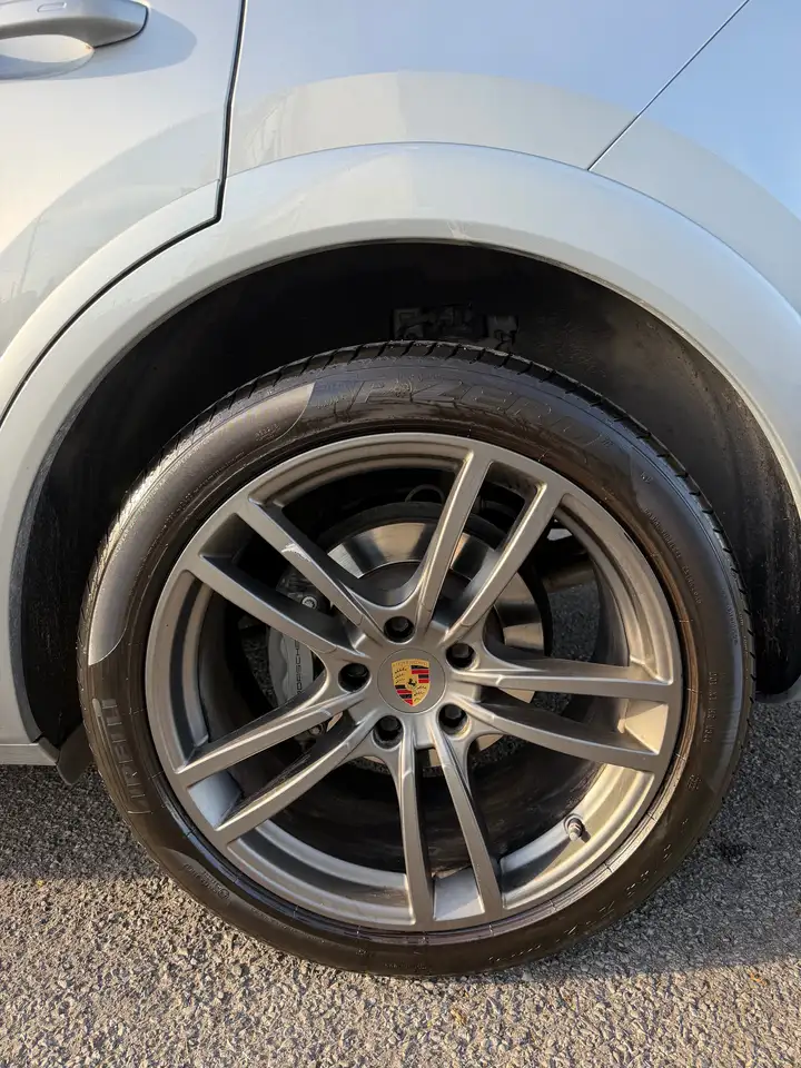 Porsche Cayenne снимка Porsche Cayenne