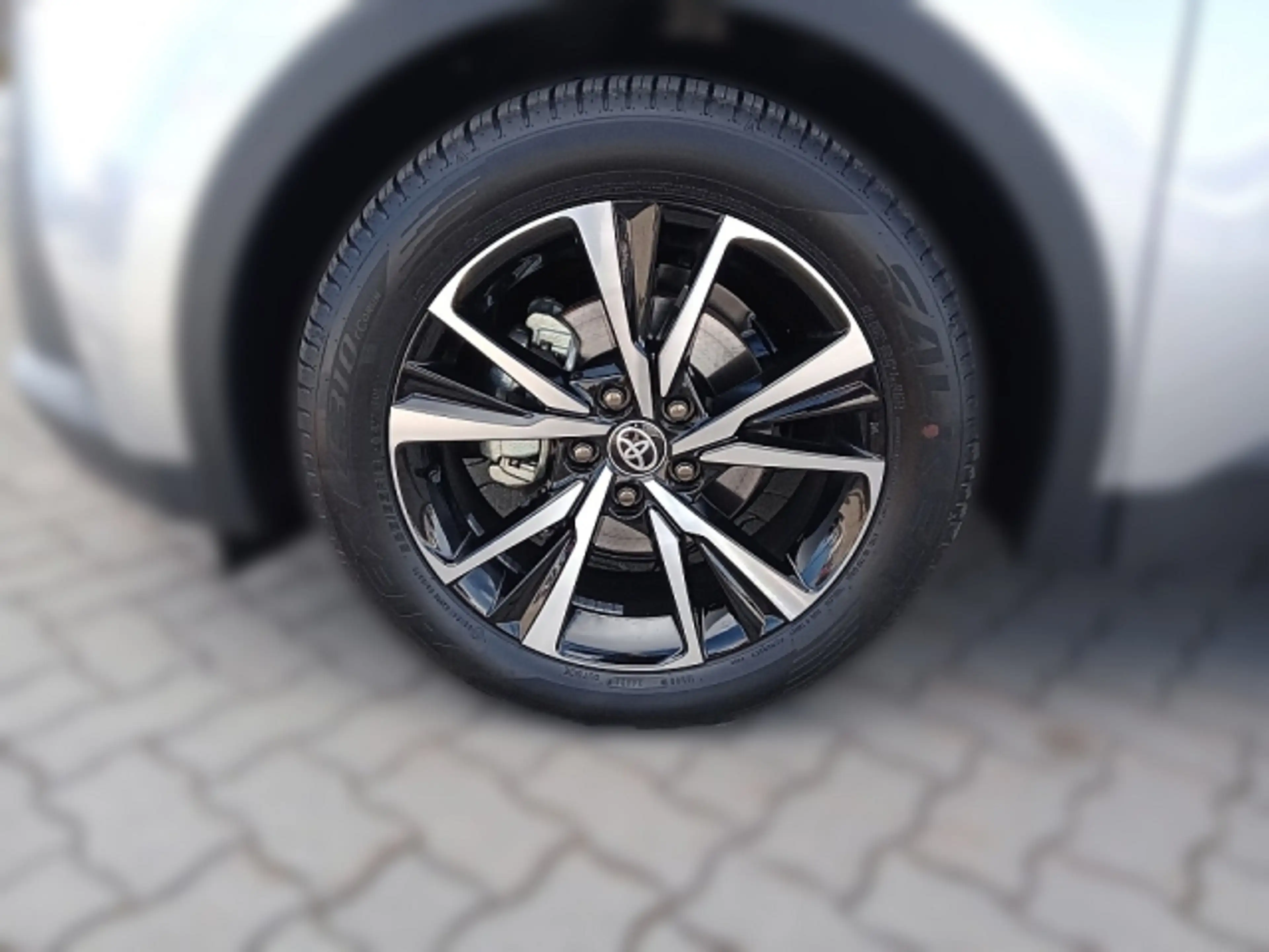 Toyota C-HR 1,8 Hybrid E-CVT Active Drive LED+RADAR+RFK — photo 10
