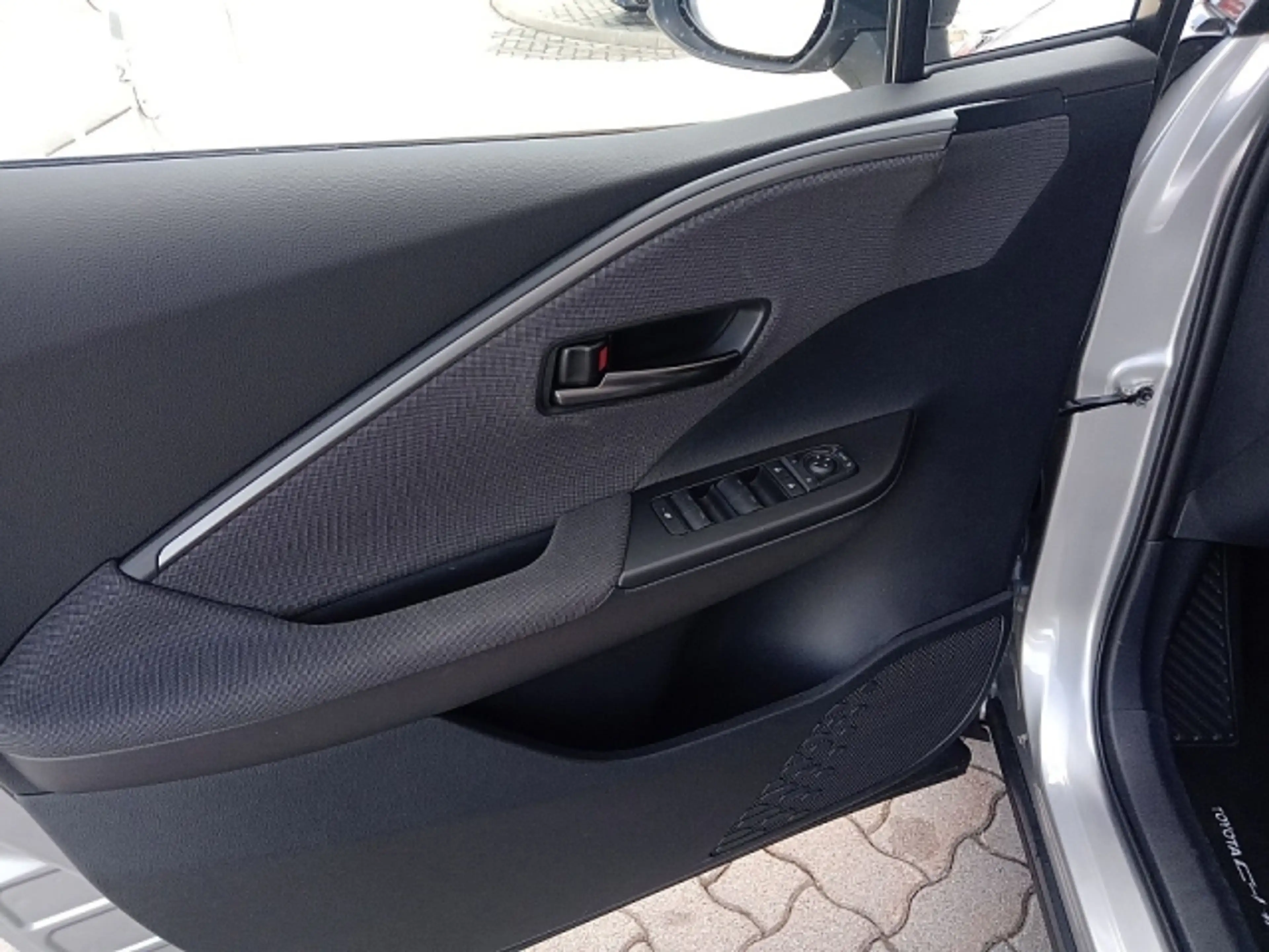 Toyota C-HR 1,8 Hybrid E-CVT Active Drive LED+RADAR+RFK — photo 13