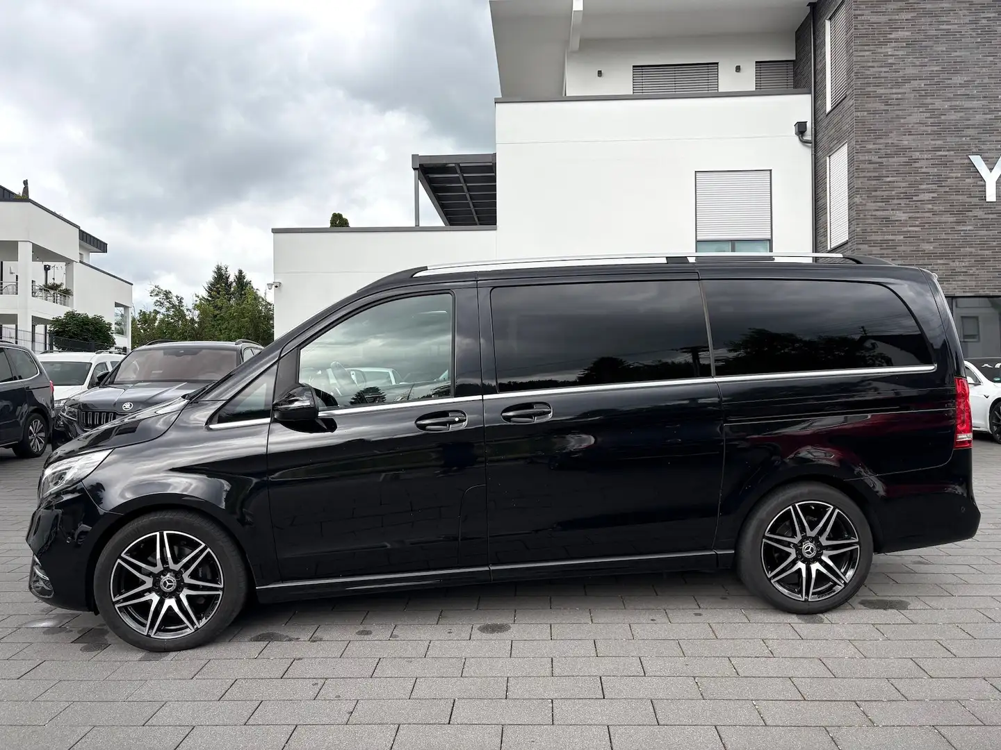 Mercedes-Benz V 300 d Lang AMG BURMESTER AIRMATIC KÜHLFACH Nero - 2