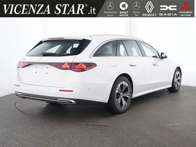 Mercedes-Benz E-Class view 3