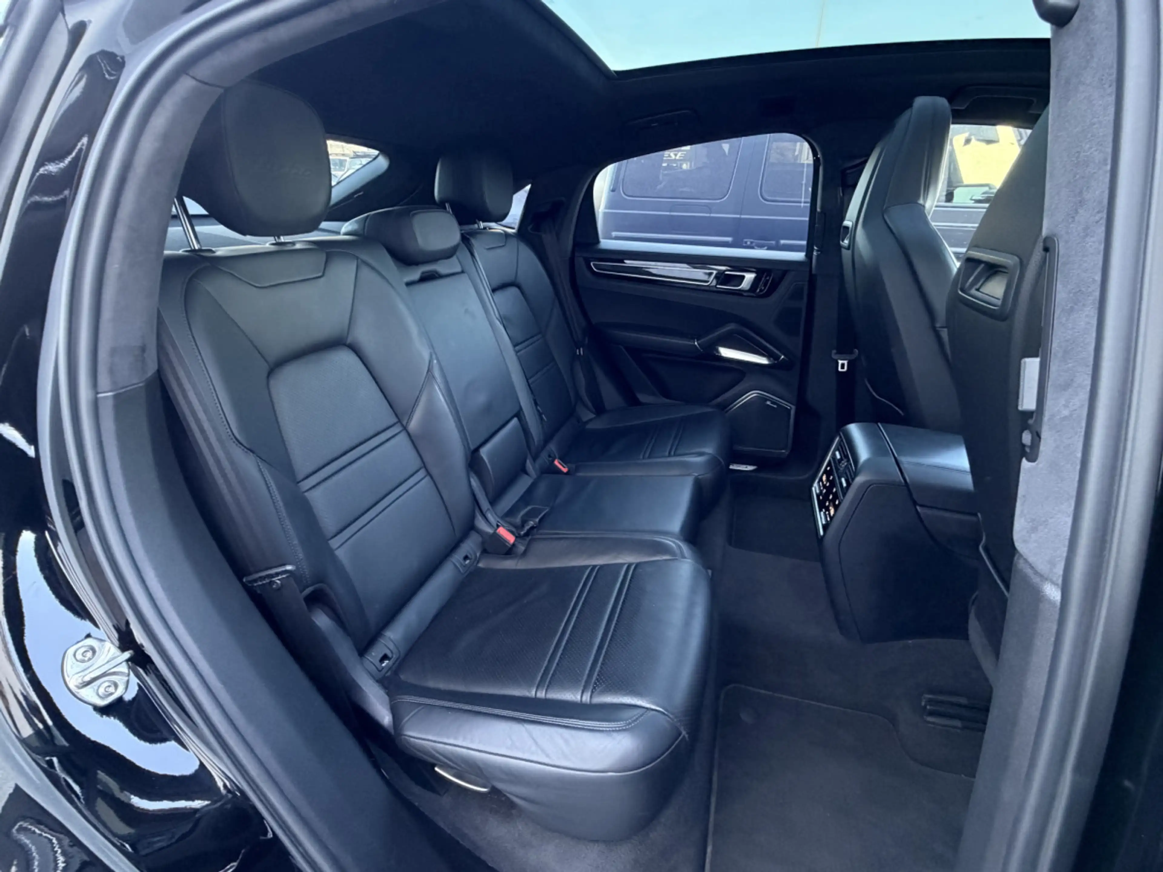 Porsche Cayenne Cayenne Coupe Turbo/22°/360/PANO/BURM/ACC/LUFT/CHR — photo 12