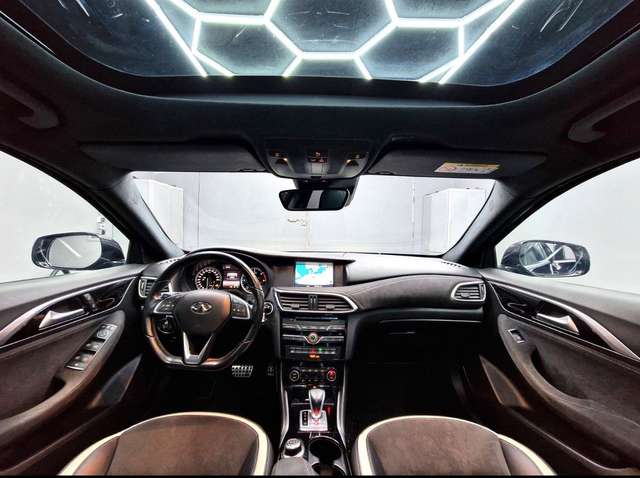 Imagine Infiniti Q30 1.6t DCT Sport City Black