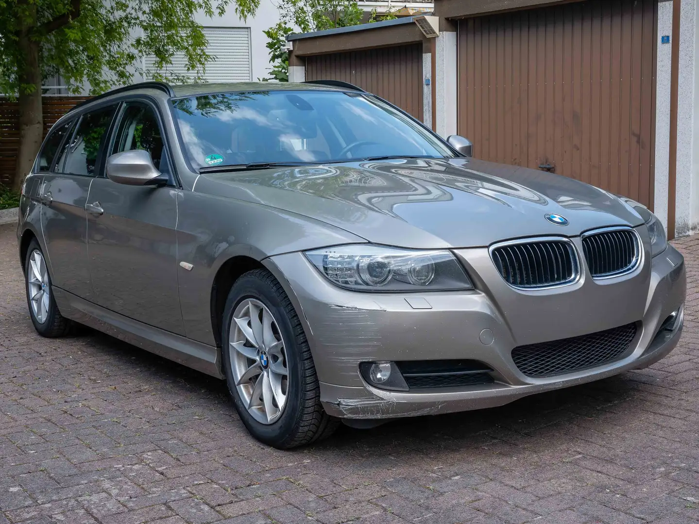 BMW 320 320d DPF Touring Grau - 2