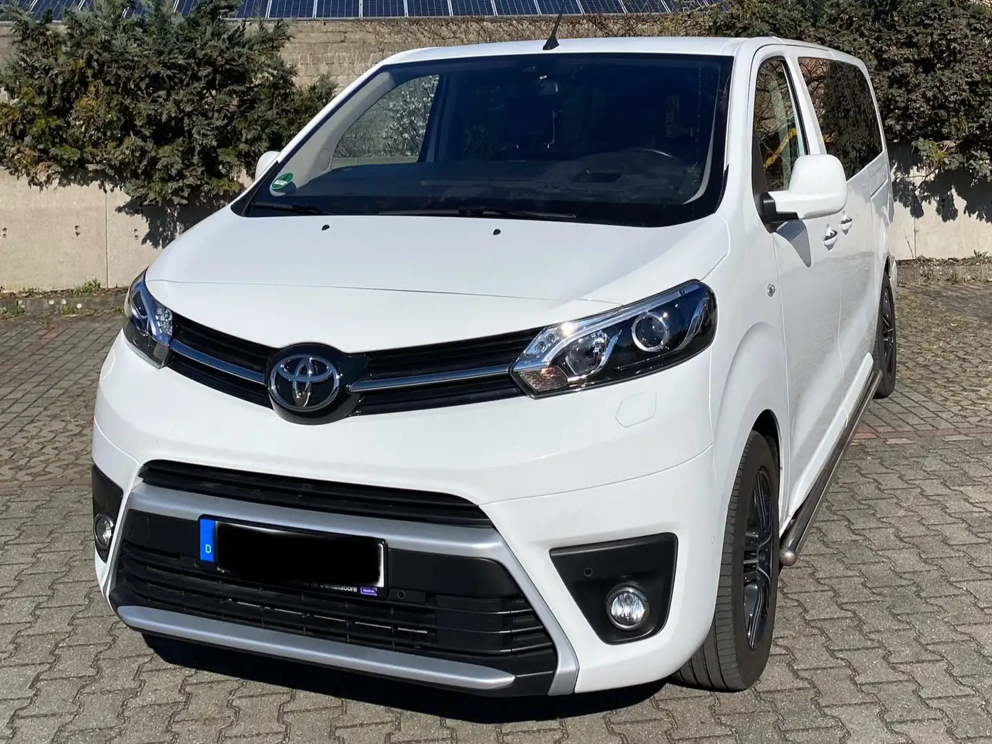Toyota Proace Proace 2,0-l-D-4D L2 (7-Si.) Autm. Verso Executive Weiß - 1