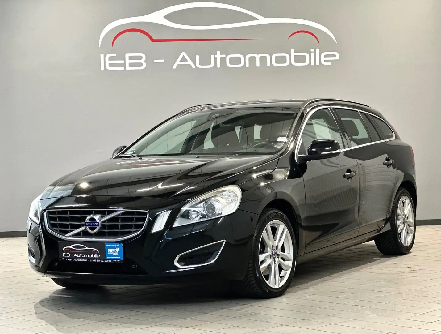 Volvo V60 Momentum 2.0/Navi/Xenon/PDC/Temp./AHK/S.Heft Schwarz - 1