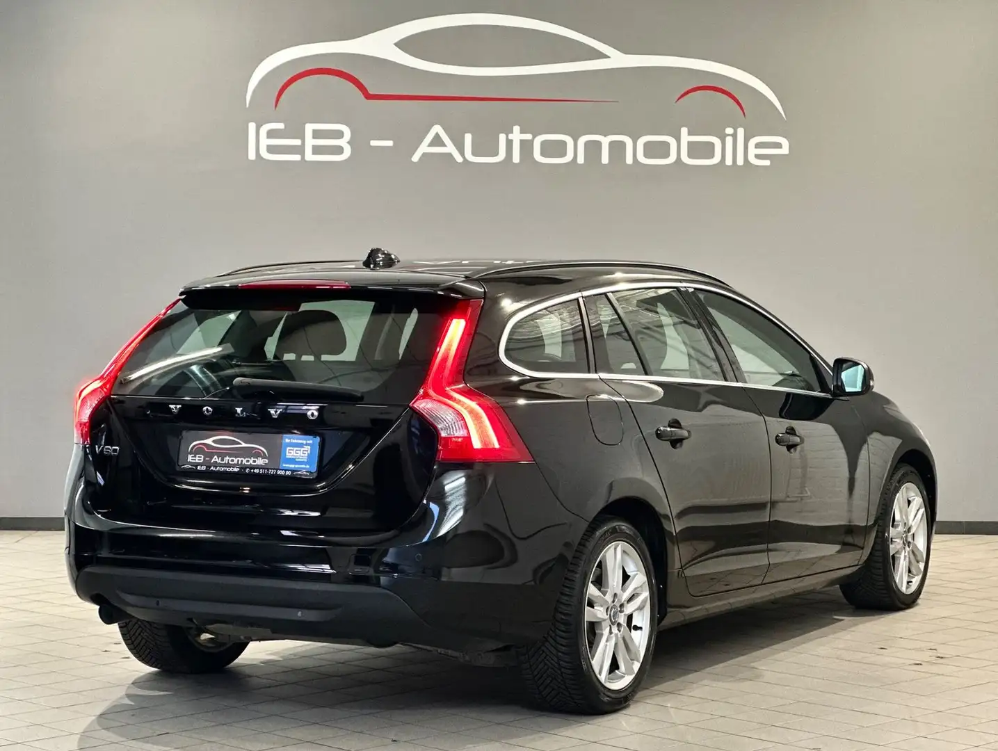 Volvo V60 Momentum 2.0/Navi/Xenon/PDC/Temp./AHK/S.Heft Schwarz - 2