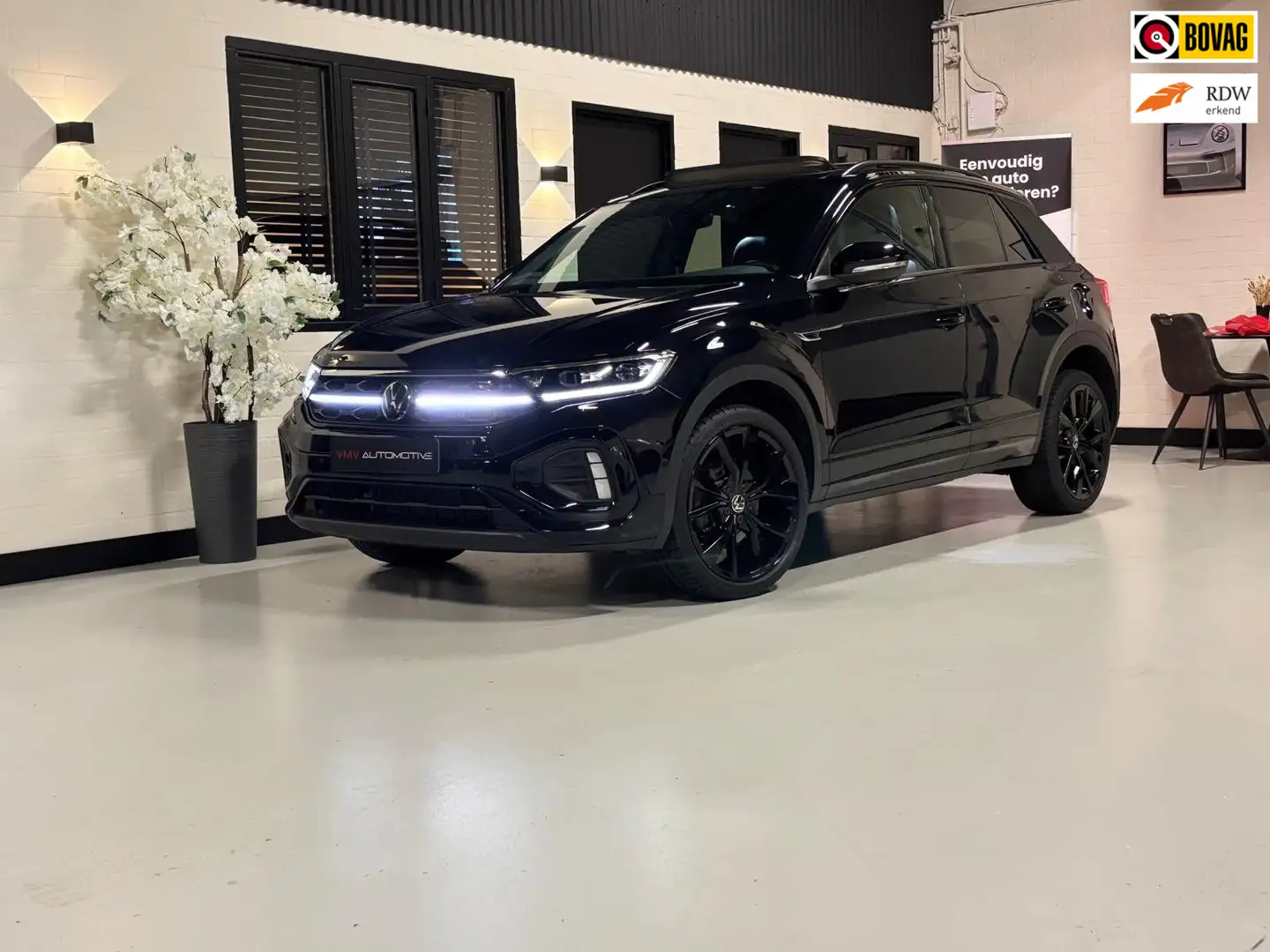 Volkswagen T-Roc 1.5 TSI R-Line | Pano | IQ - Light | Ledbar Keyles Zwart - 1