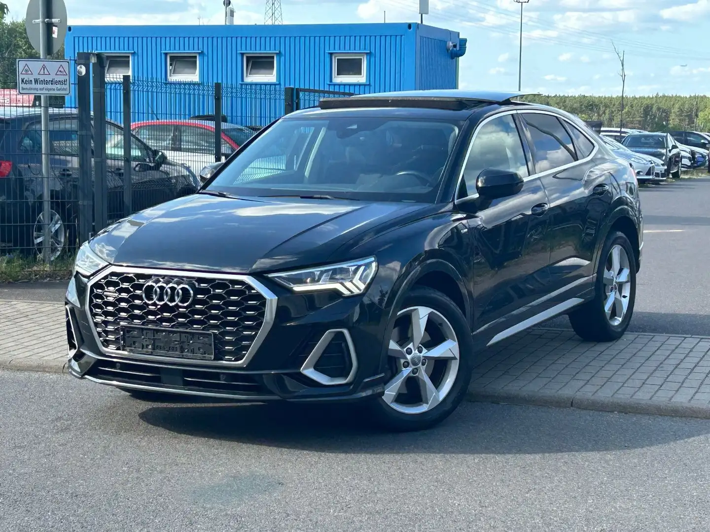 Audi Q3 Sportback 40 TFSI quatt 2x S-Line Pano Matrix Schwarz - 2