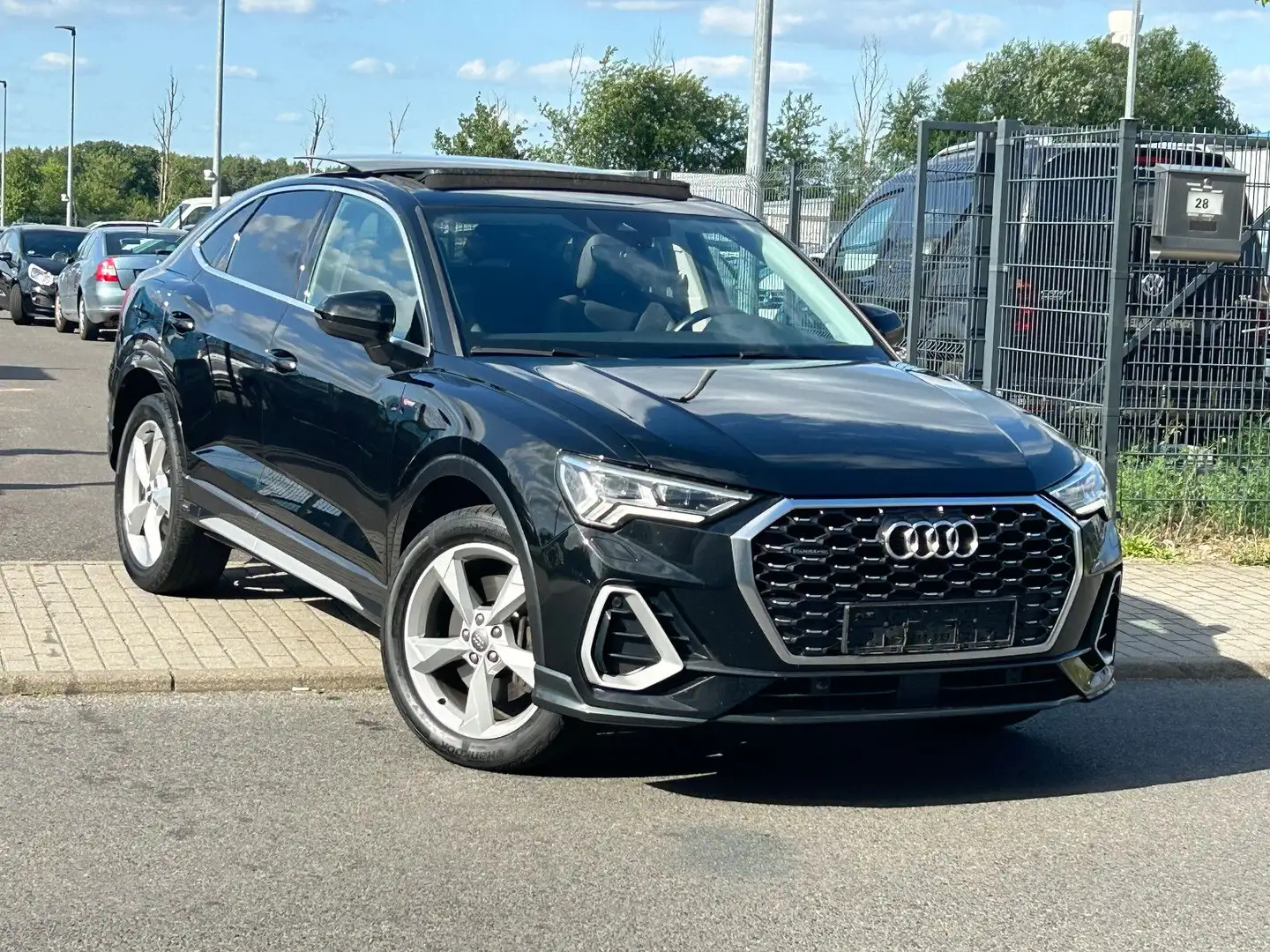 Audi Q3 Sportback 40 TFSI quatt 2x S-Line Pano Matrix Schwarz - 1
