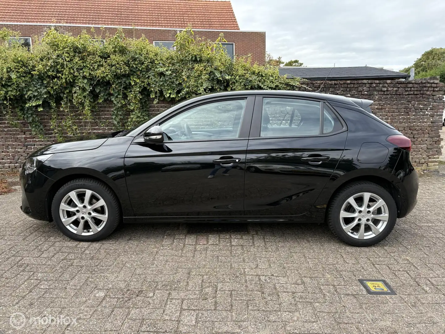 Opel Corsa 1.2 Edition Apple CarPlay Navigatie / APK 04-2026 Zwart - 2