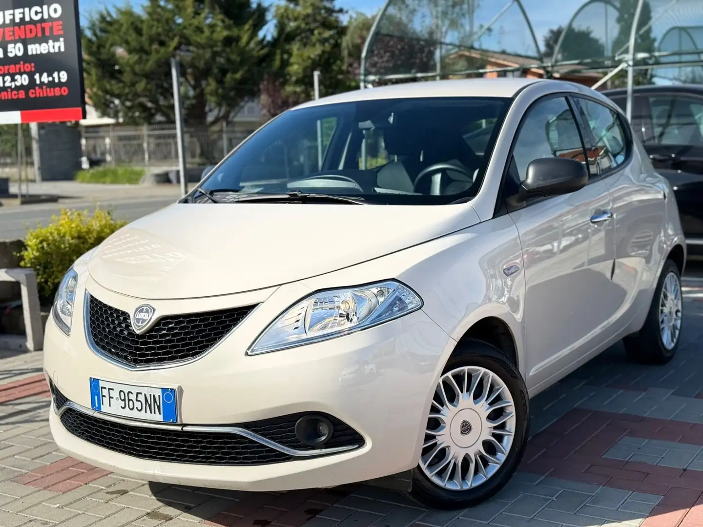 Lancia Ypsilon 1.2 69 CV 5 porte Silver Blanc - 2