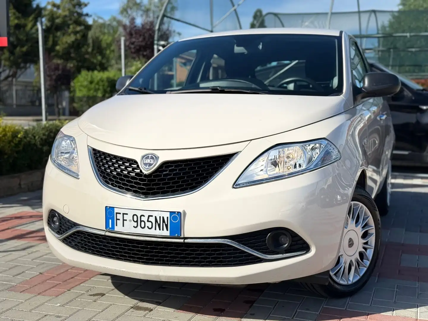 Lancia Ypsilon 1.2 69 CV 5 porte Silver Blanc - 1