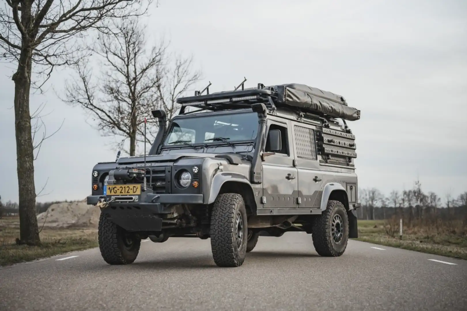 Land Rover Defender X-tech Сірий - 1