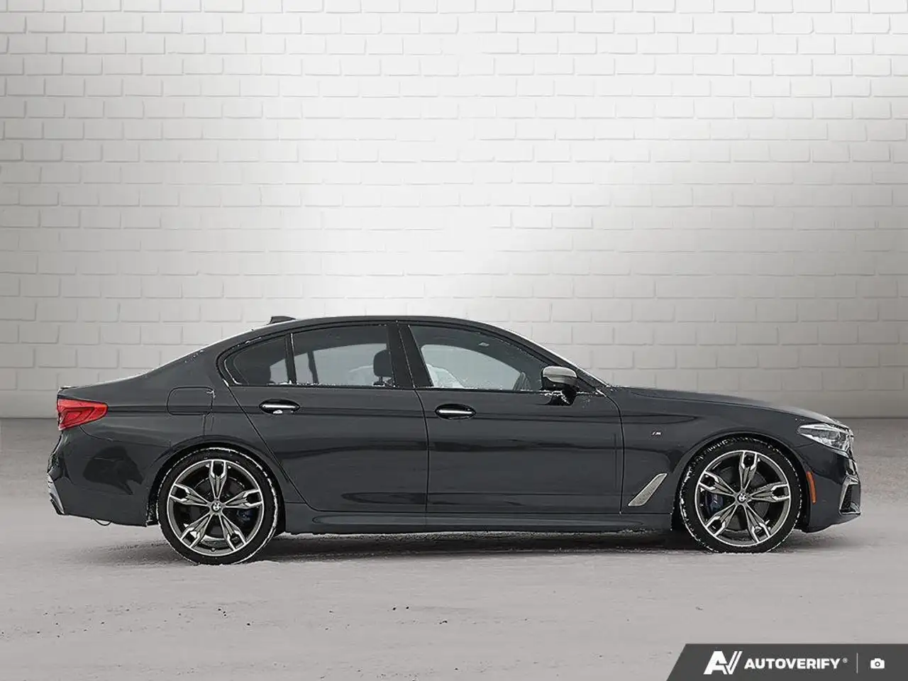 BMW 5 Series снимка BMW 5 Series