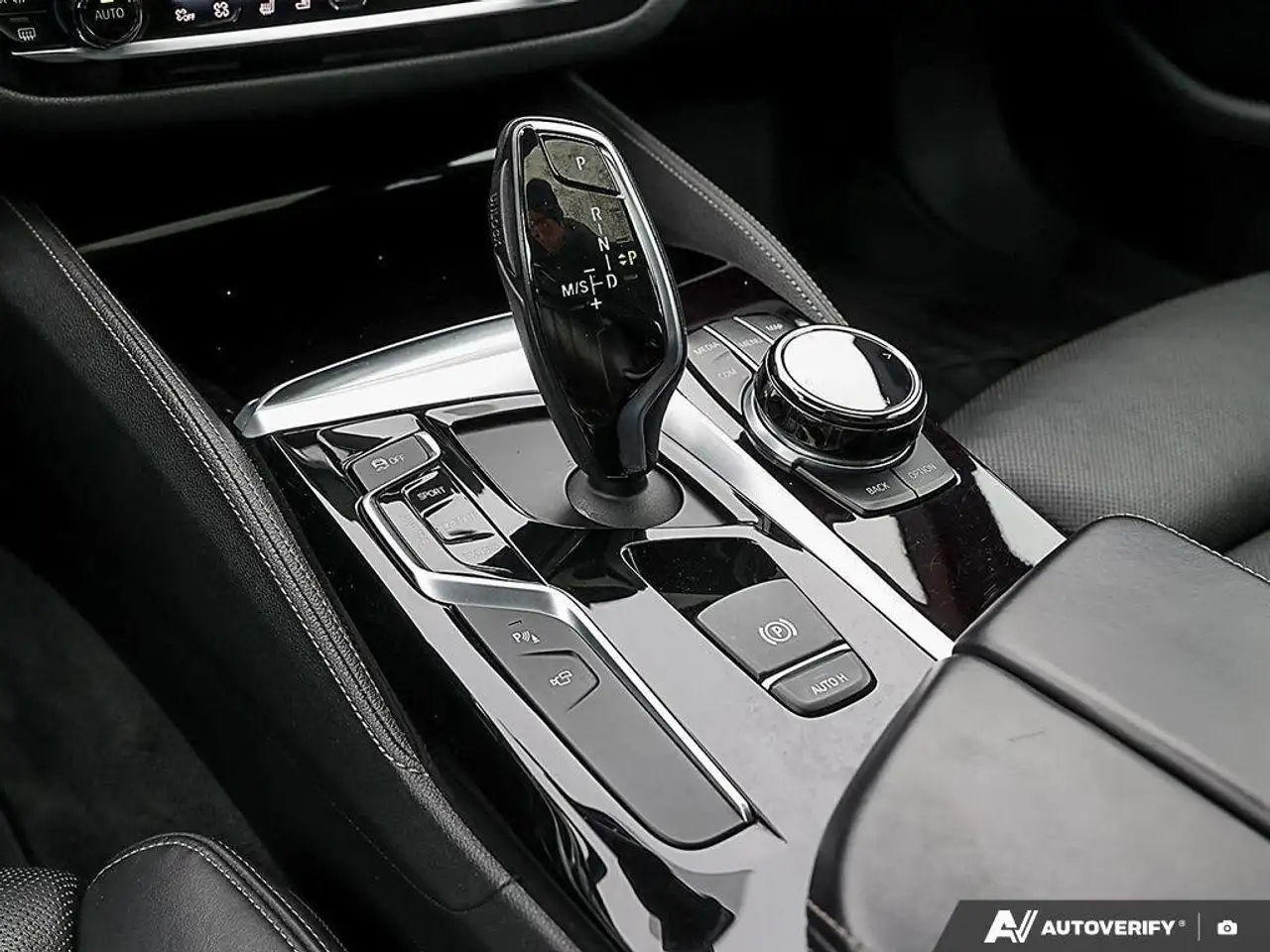 BMW 5 Series снимка BMW 5 Series