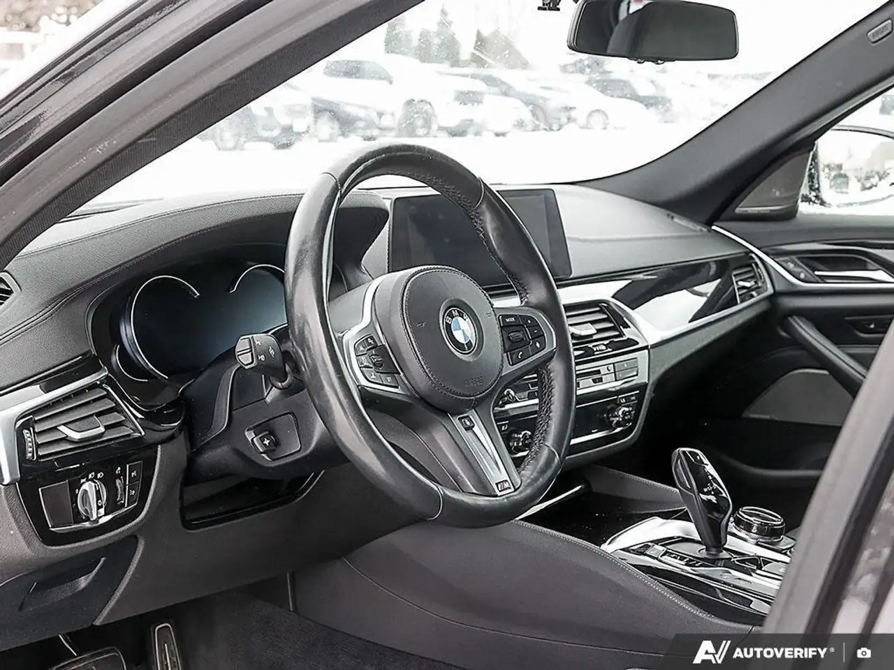 BMW 5 Series снимка BMW 5 Series