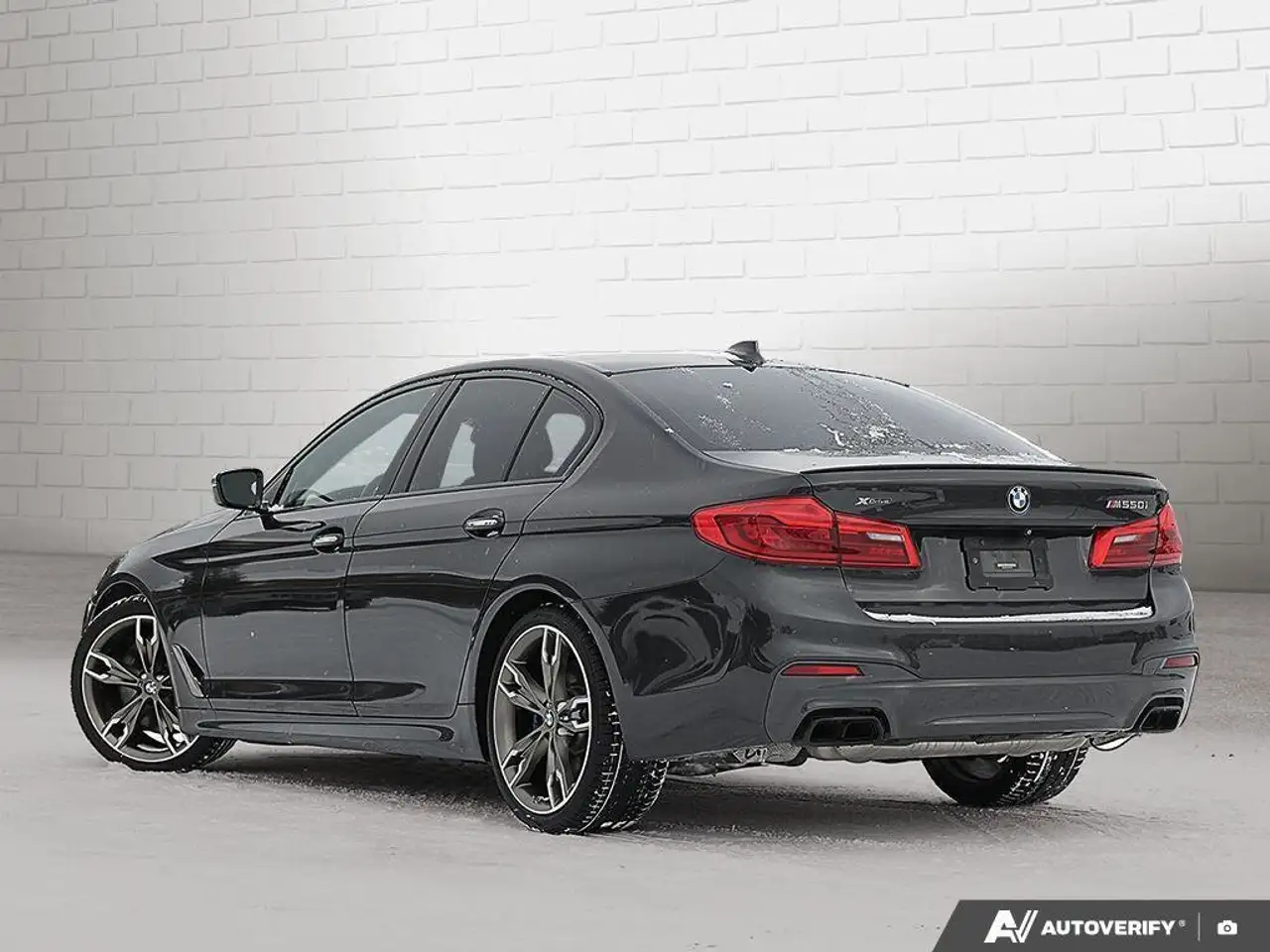 BMW 5 Series снимка BMW 5 Series