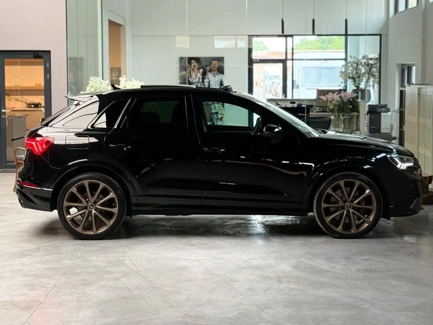 Audi RS Q3 TFSI Full Option Pano 400 PK Fekete - 2