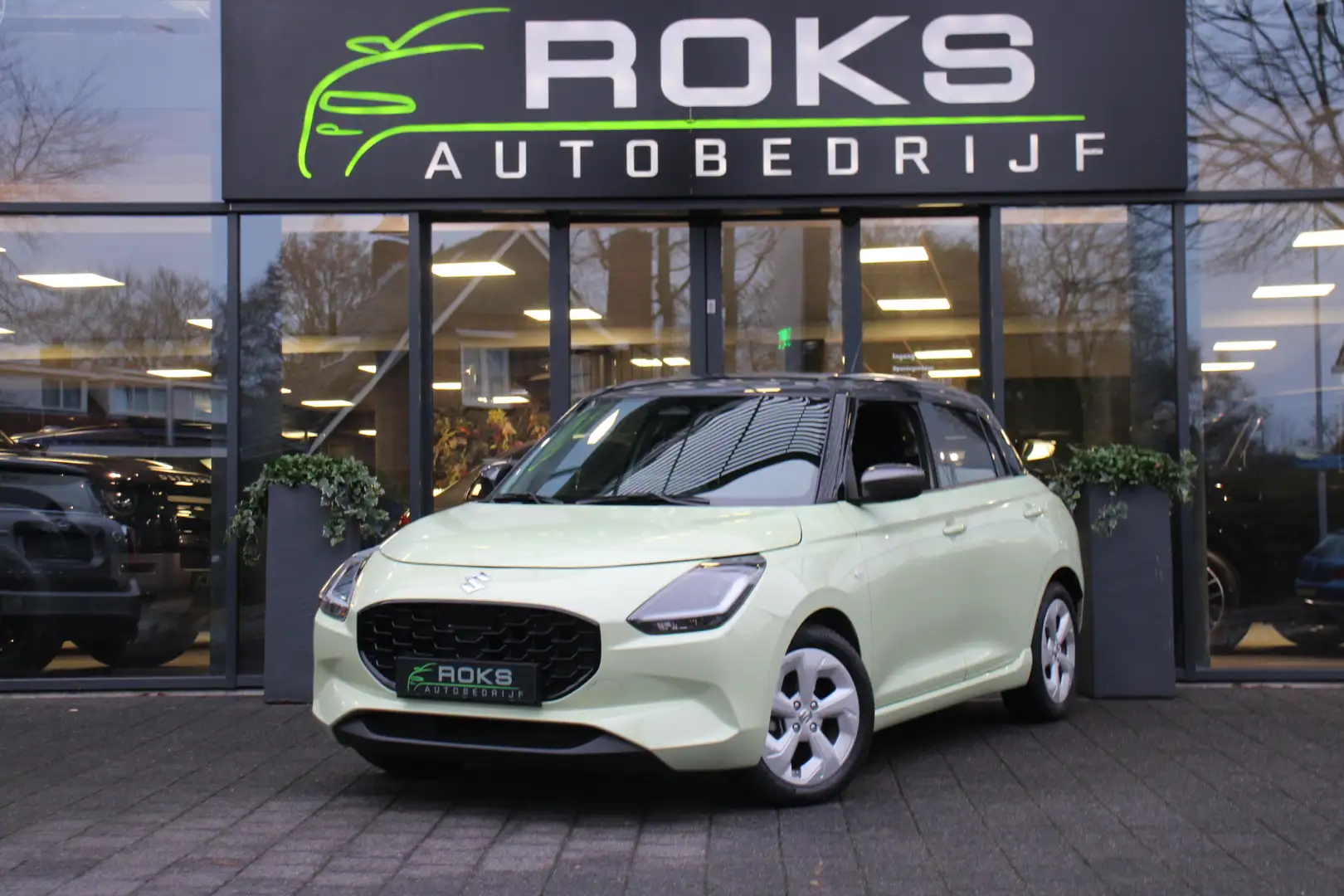 Suzuki Swift 1.2 Select Smart Hybrid Bi-Tone Automaat Gelb - 1