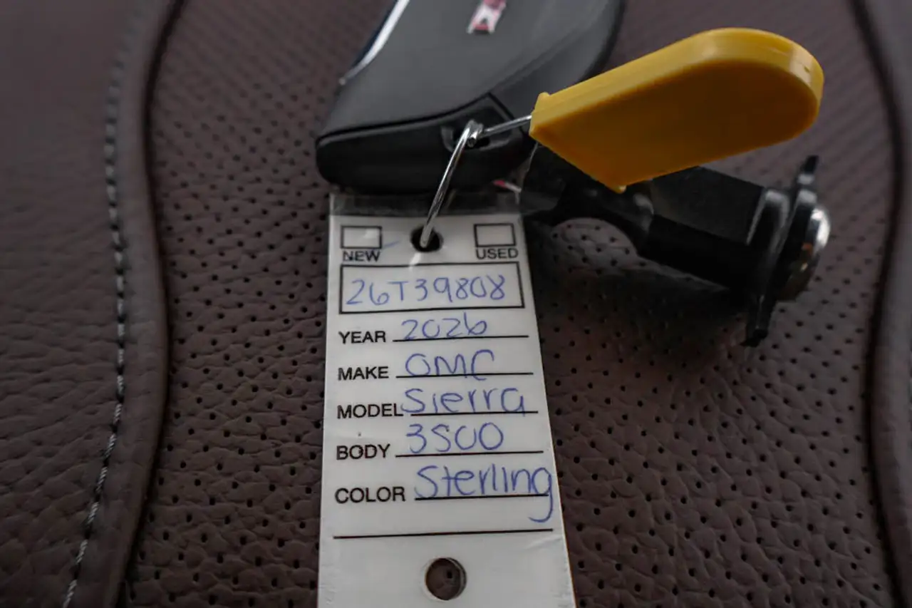 GMC Sierra 3500HD снимка GMC Sierra 3500HD
