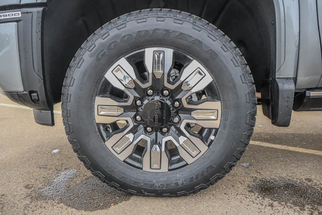 GMC Sierra 3500HD снимка GMC Sierra 3500HD