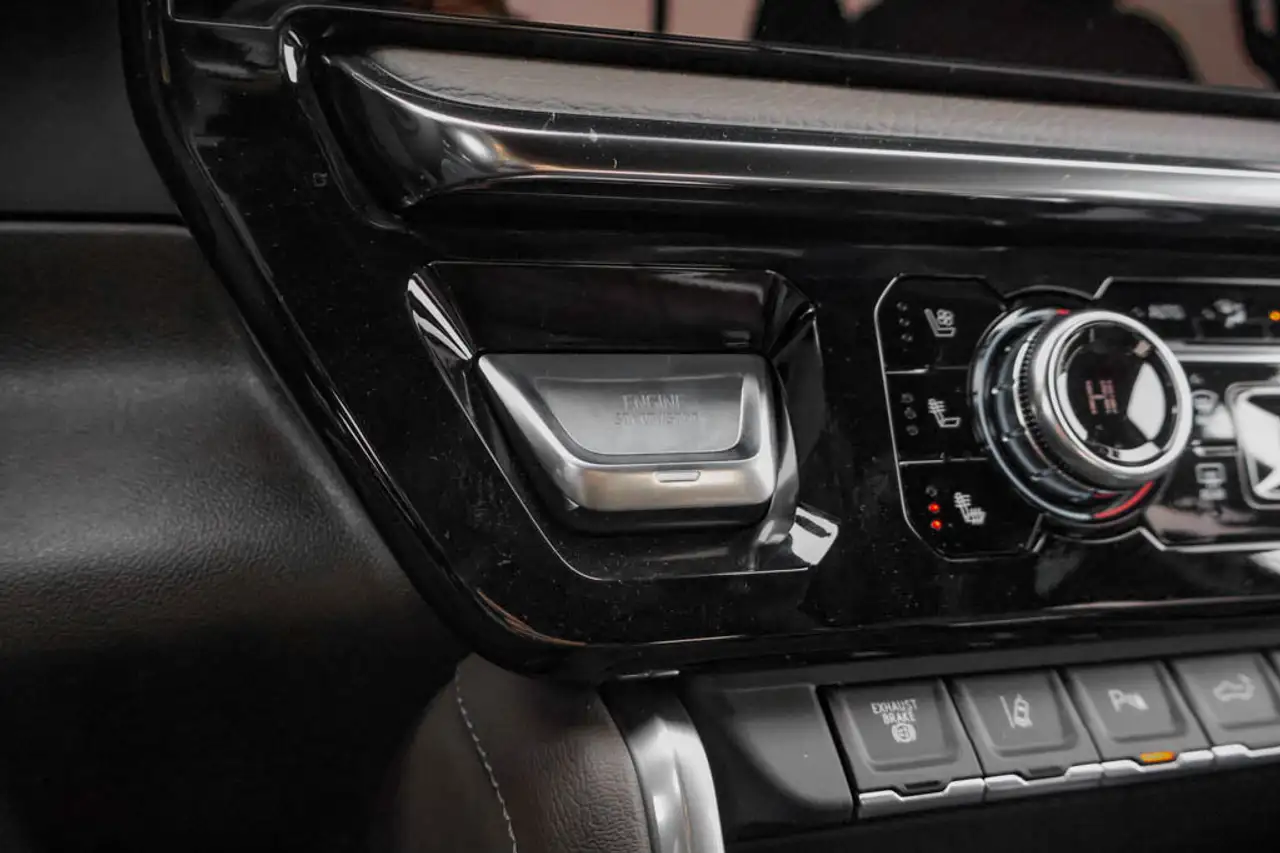 GMC Sierra 3500HD снимка GMC Sierra 3500HD
