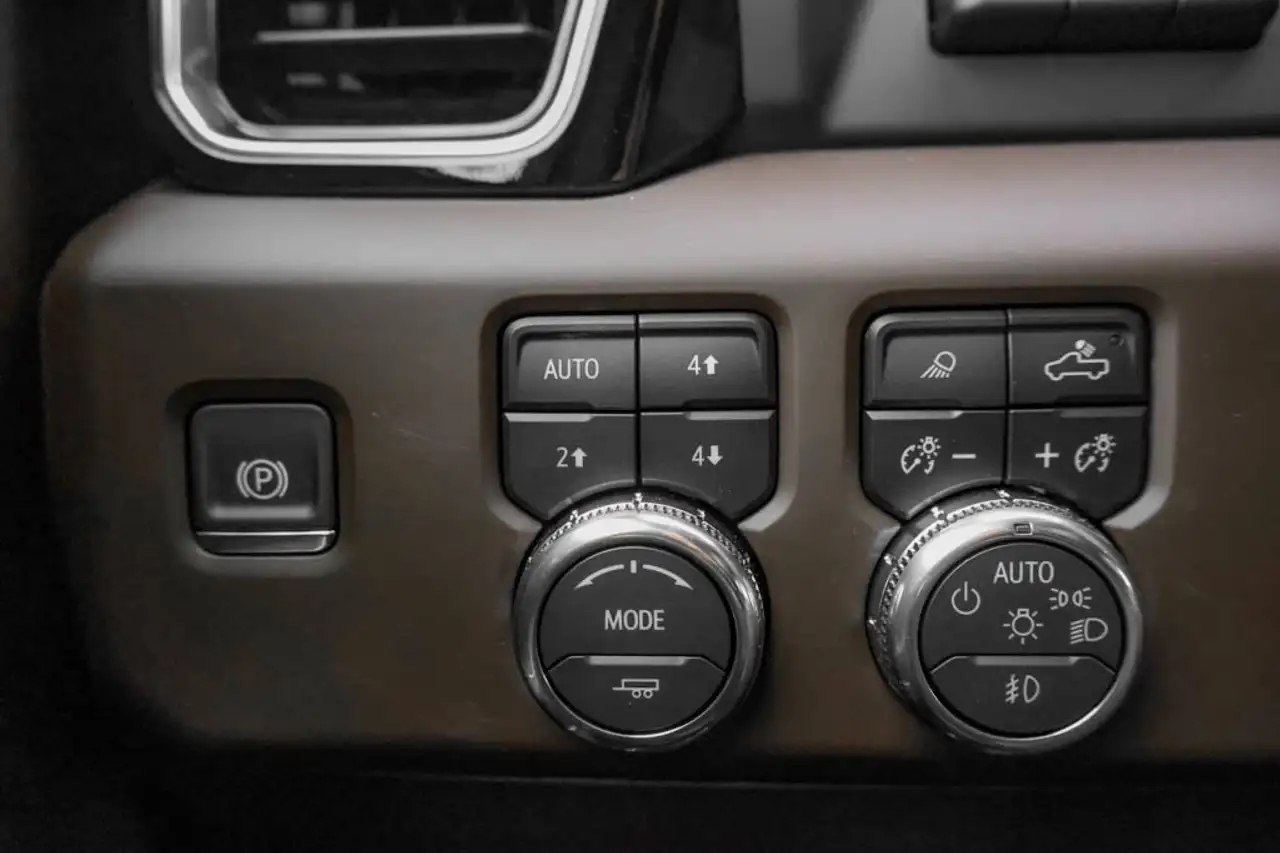 GMC Sierra 3500HD снимка GMC Sierra 3500HD