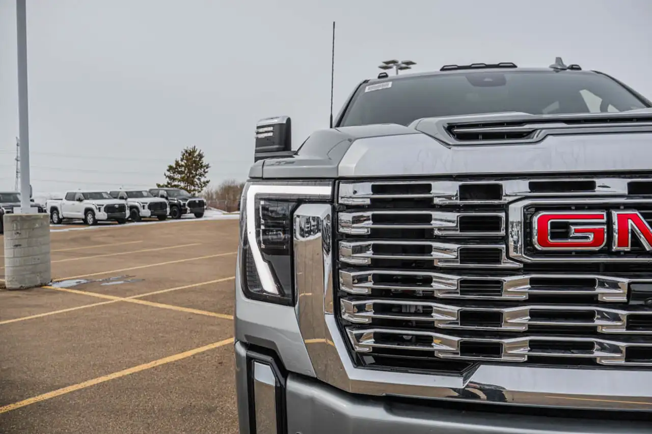GMC Sierra 3500HD снимка GMC Sierra 3500HD