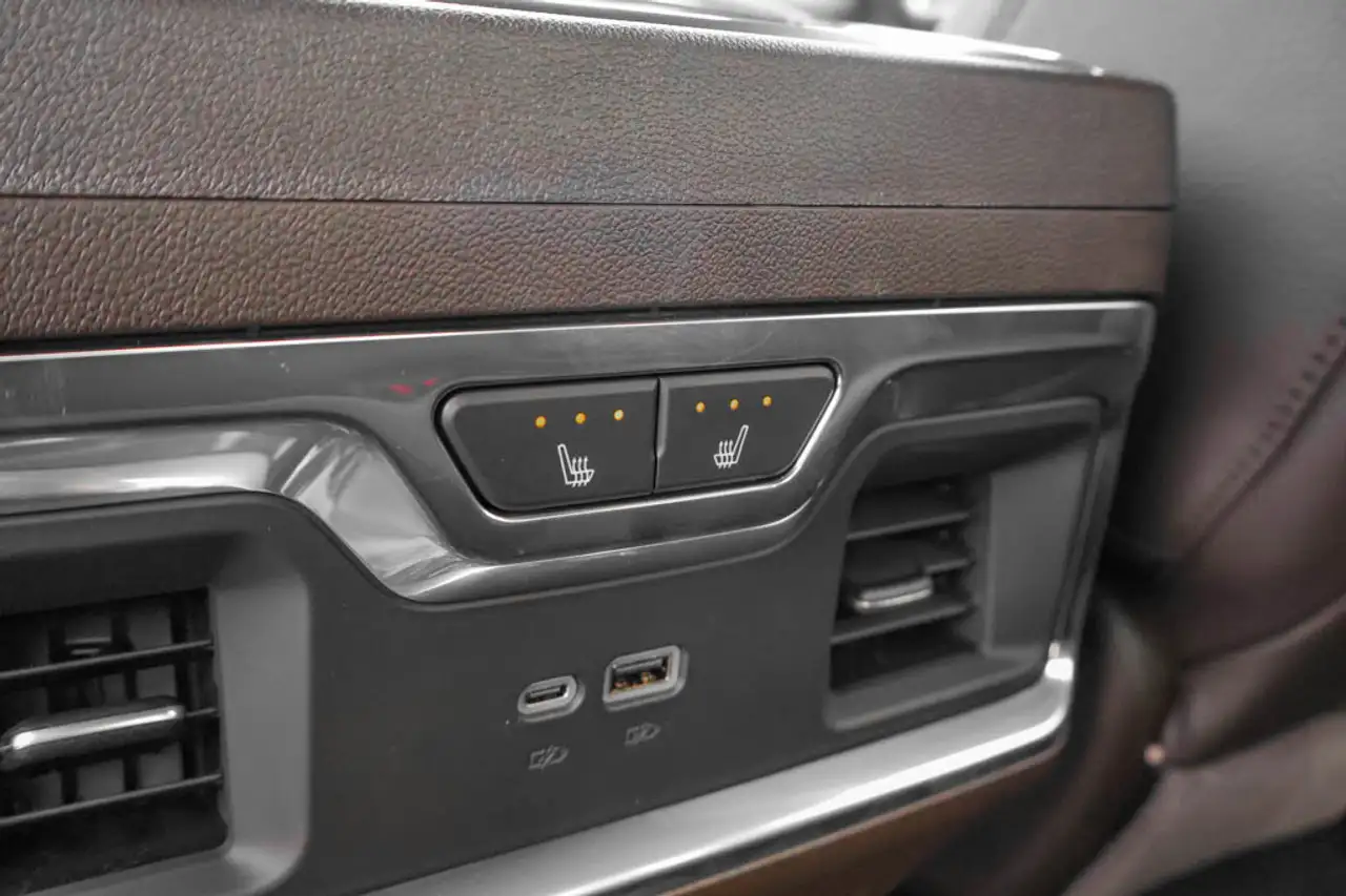 GMC Sierra 3500HD снимка GMC Sierra 3500HD